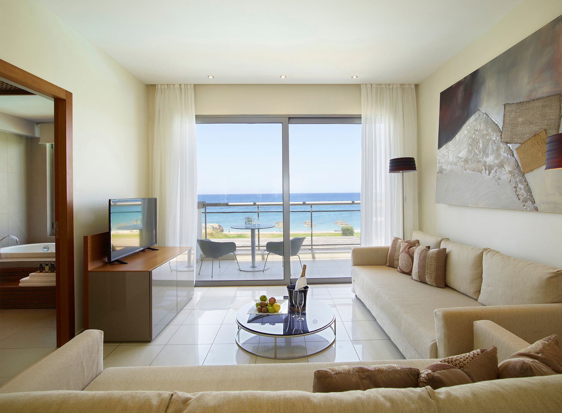 Beachfront Grand Suite Sea View with Private Rooftop Pool - 60m²