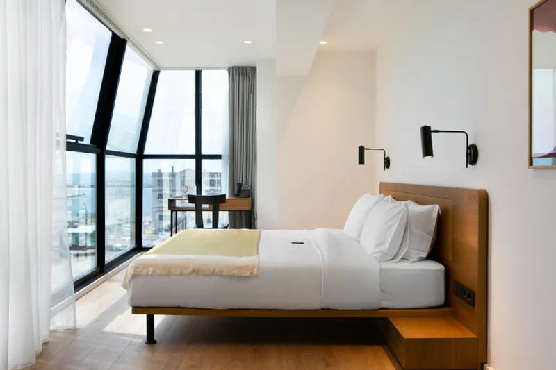 SIGNATURE SUITE