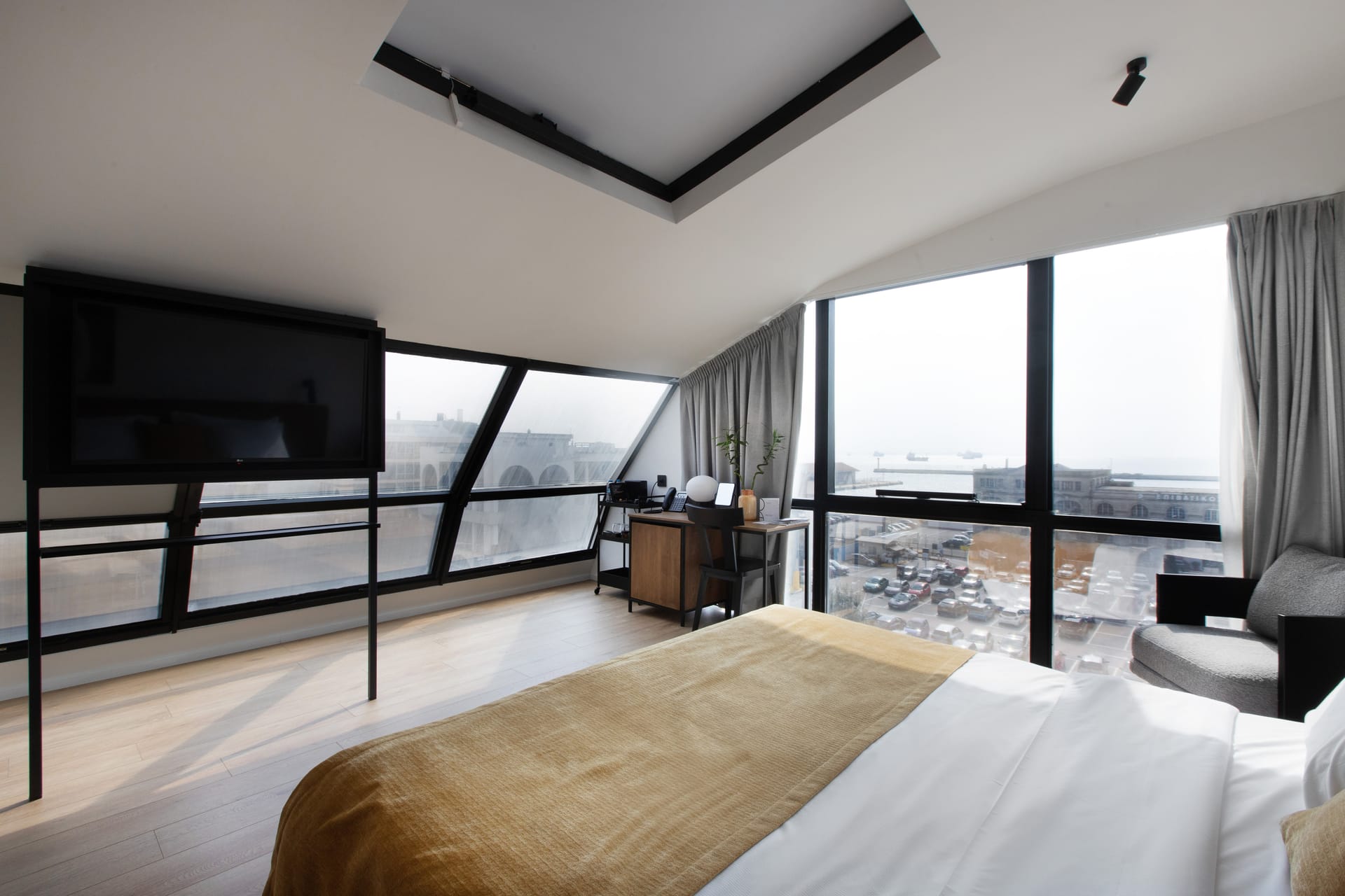 SIGNATURE SUITE