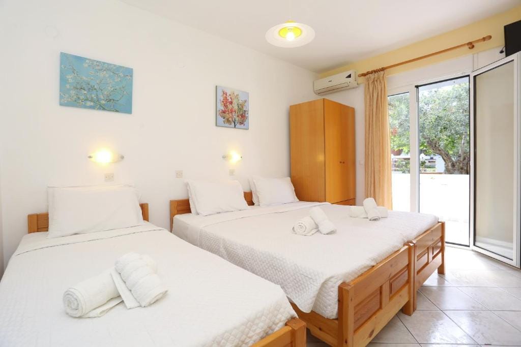 Maria Standard Triple Studio