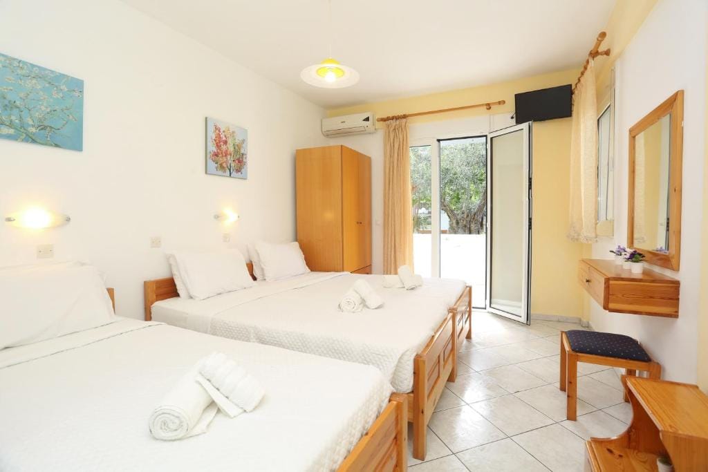 Maria Standard Triple Studio