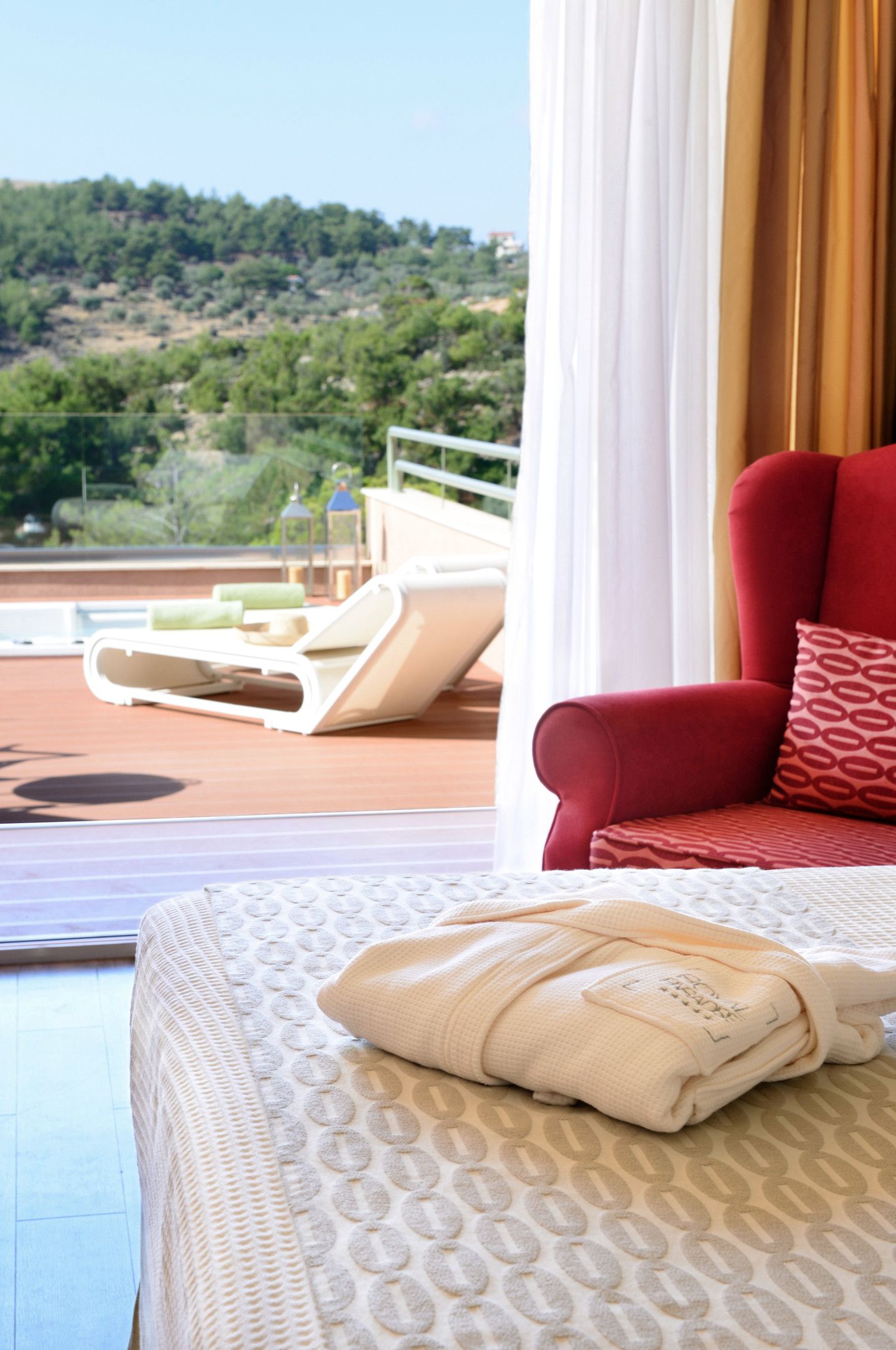 Royal Room with Sea View and Outdoor Jacuzzi