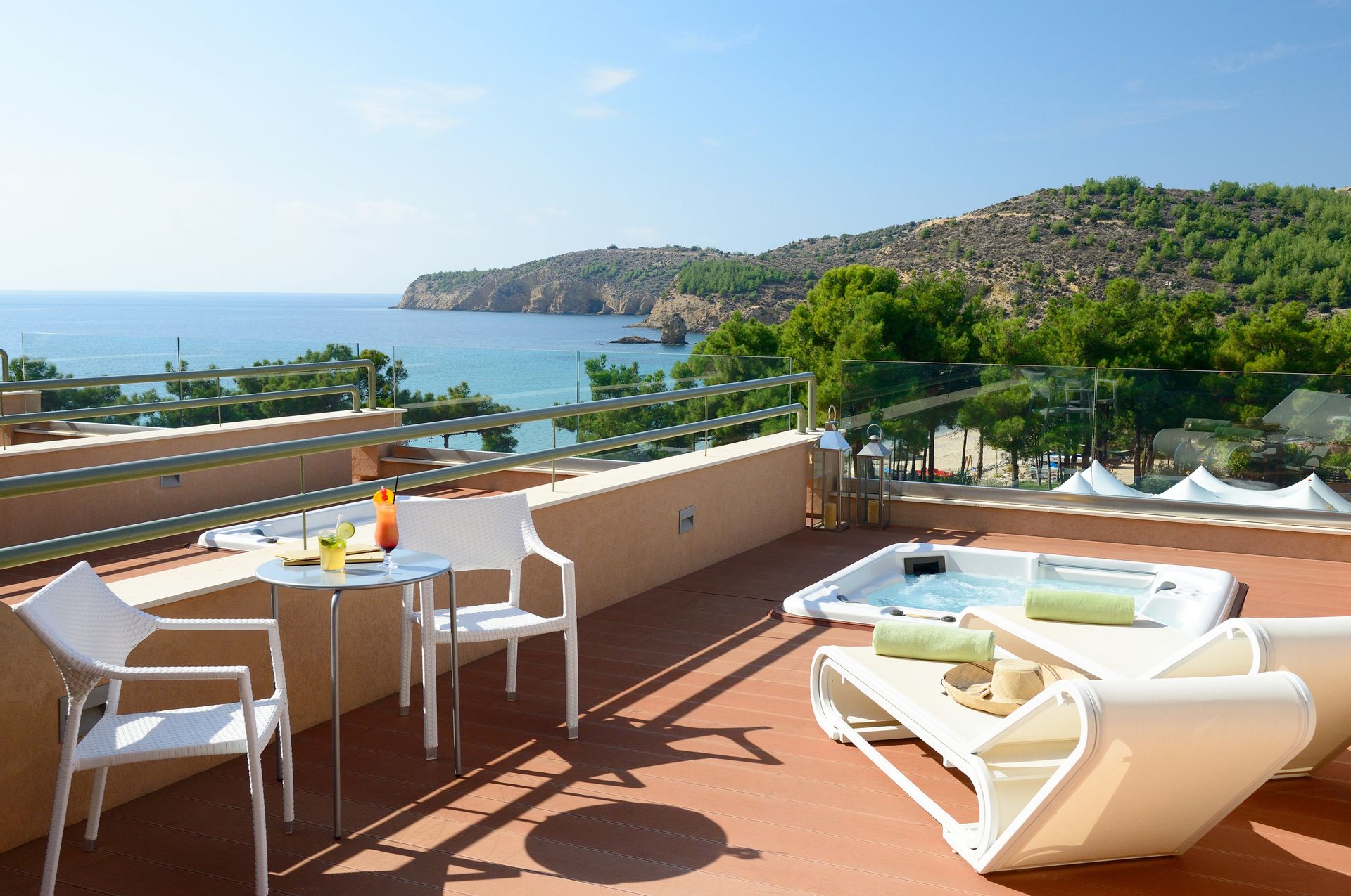 Royal Room with Sea View and Outdoor Jacuzzi