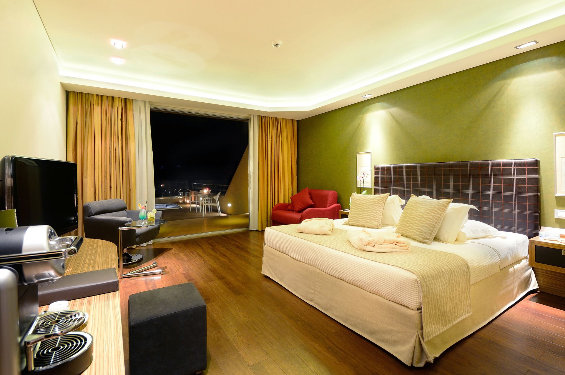 Royal Room with Sea View and Outdoor Jacuzzi