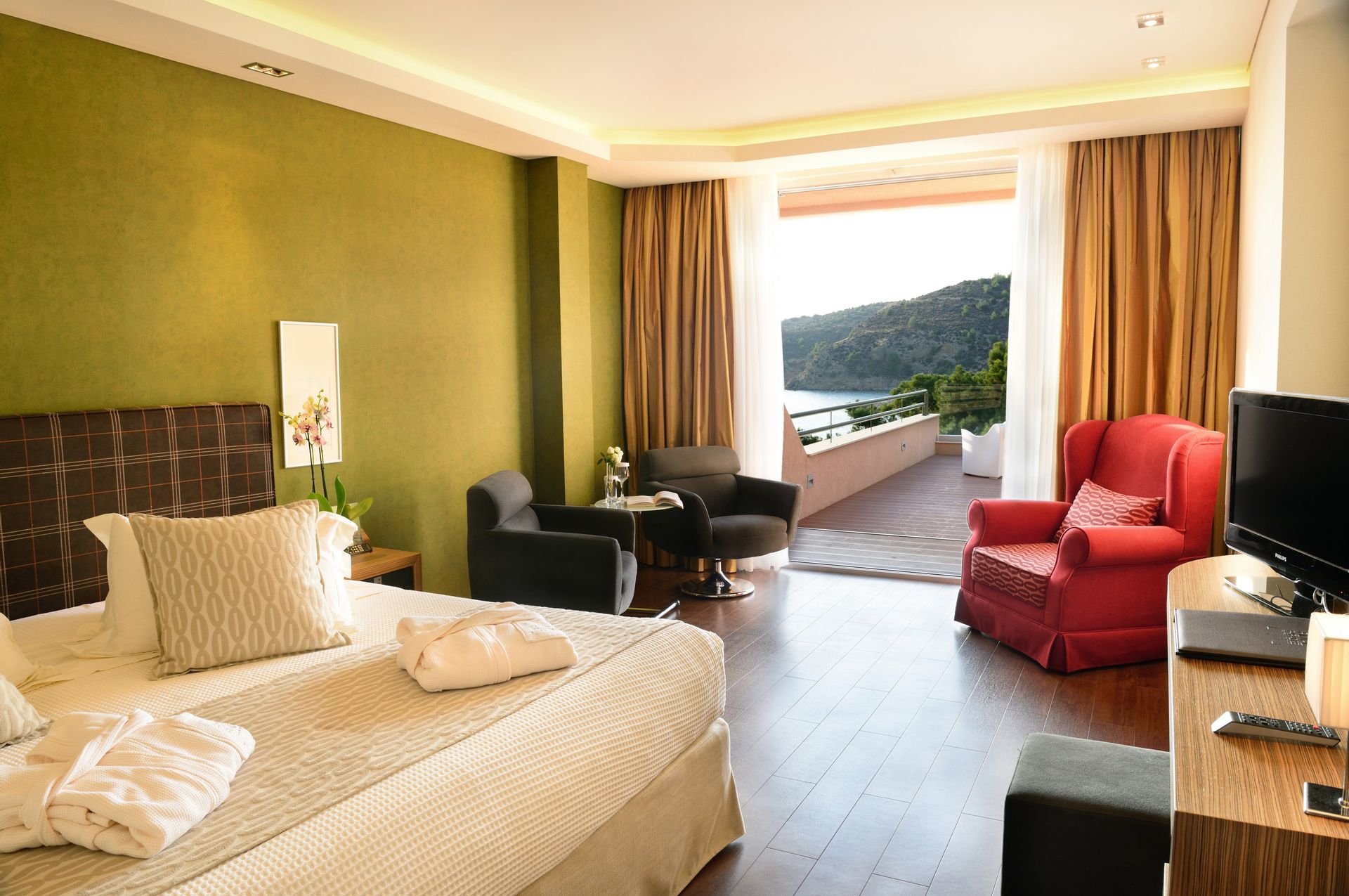 Royal Suite with Sea View and Outdoor Jacuzzi