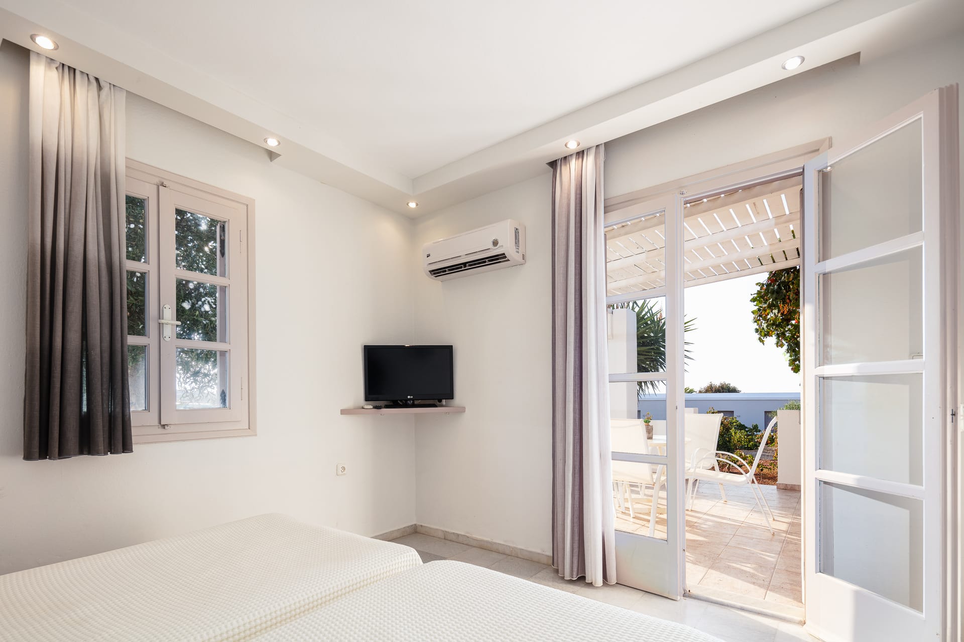 Aegean One Bedroom Apartment with Terrace &amp; Sea View