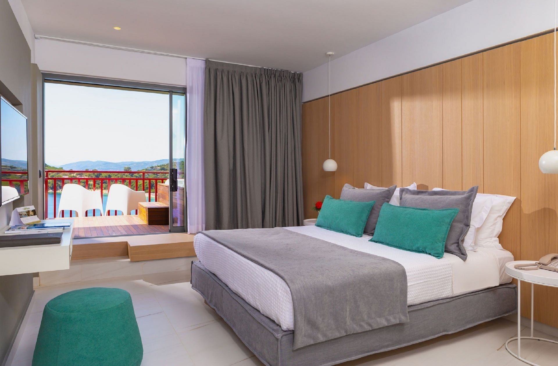Suite with outdoor Jacuzzi & Panoramic Sea View