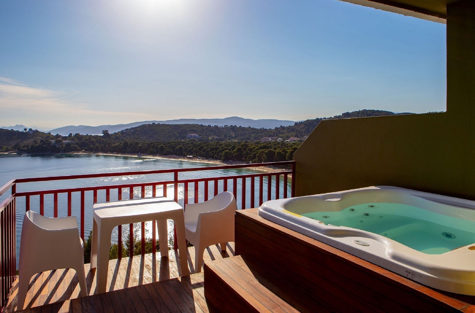 Suite with outdoor Jacuzzi & Panoramic Sea View