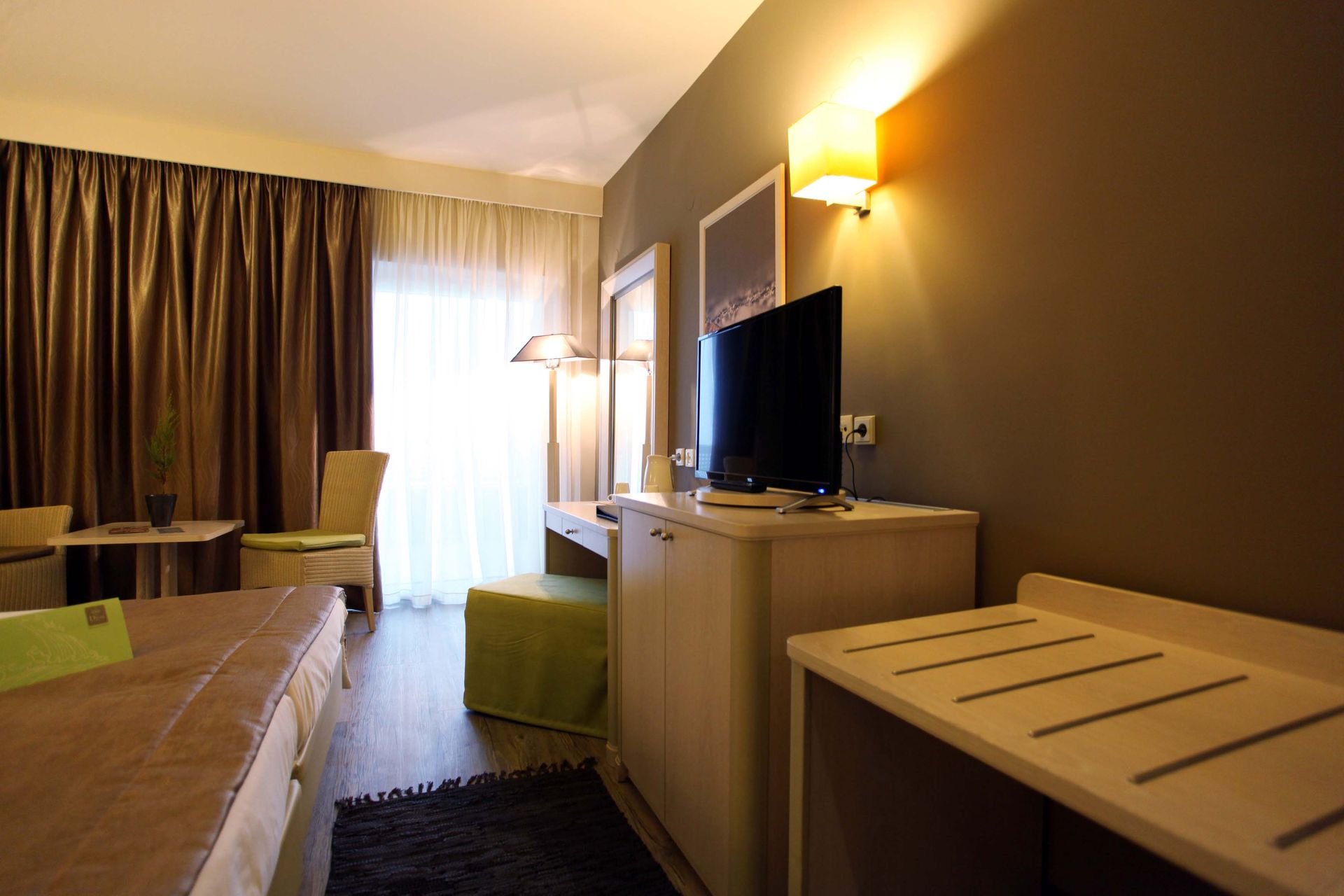 Classic Room Land View