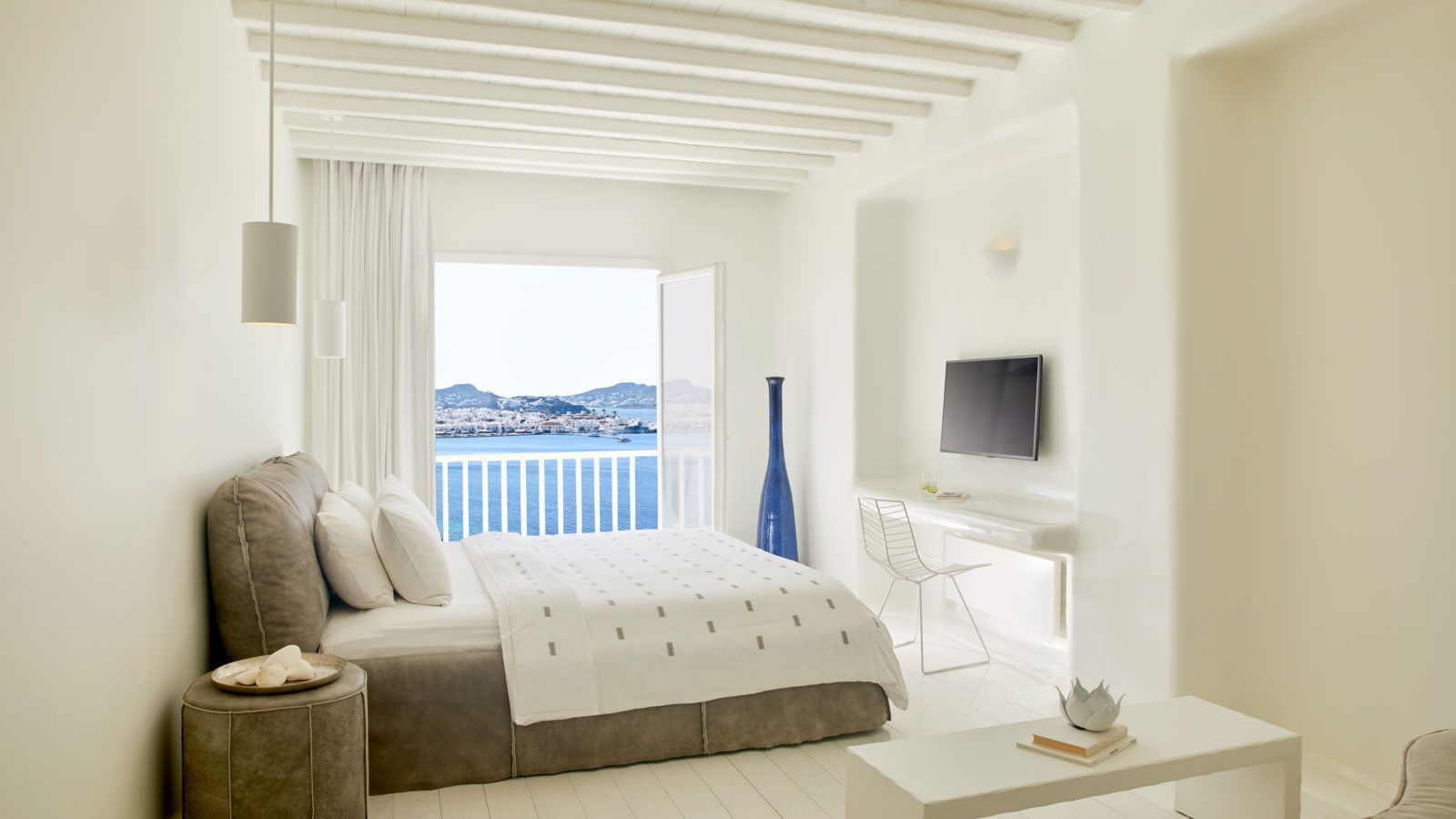 Classic room side sea view