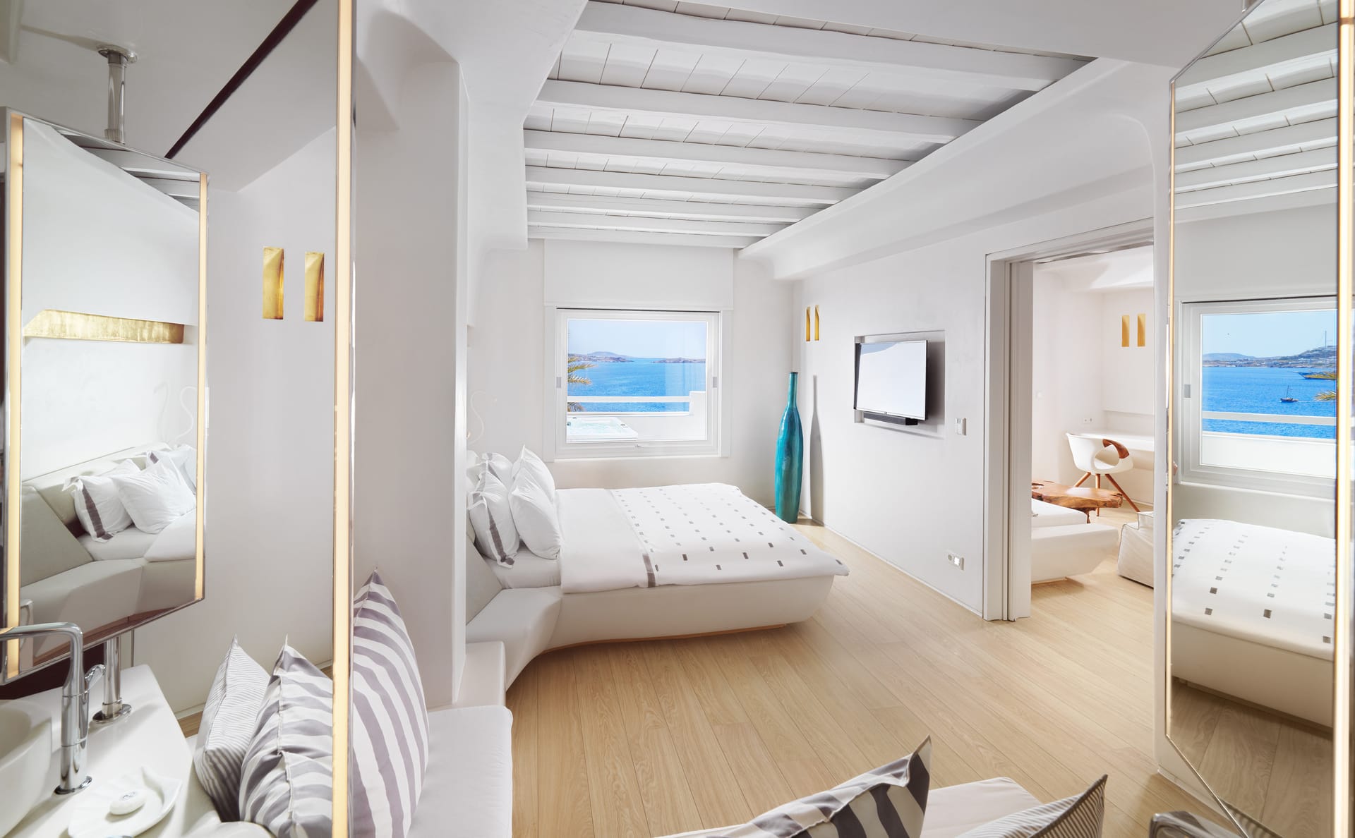 Suite with Outdoor Hot Tub