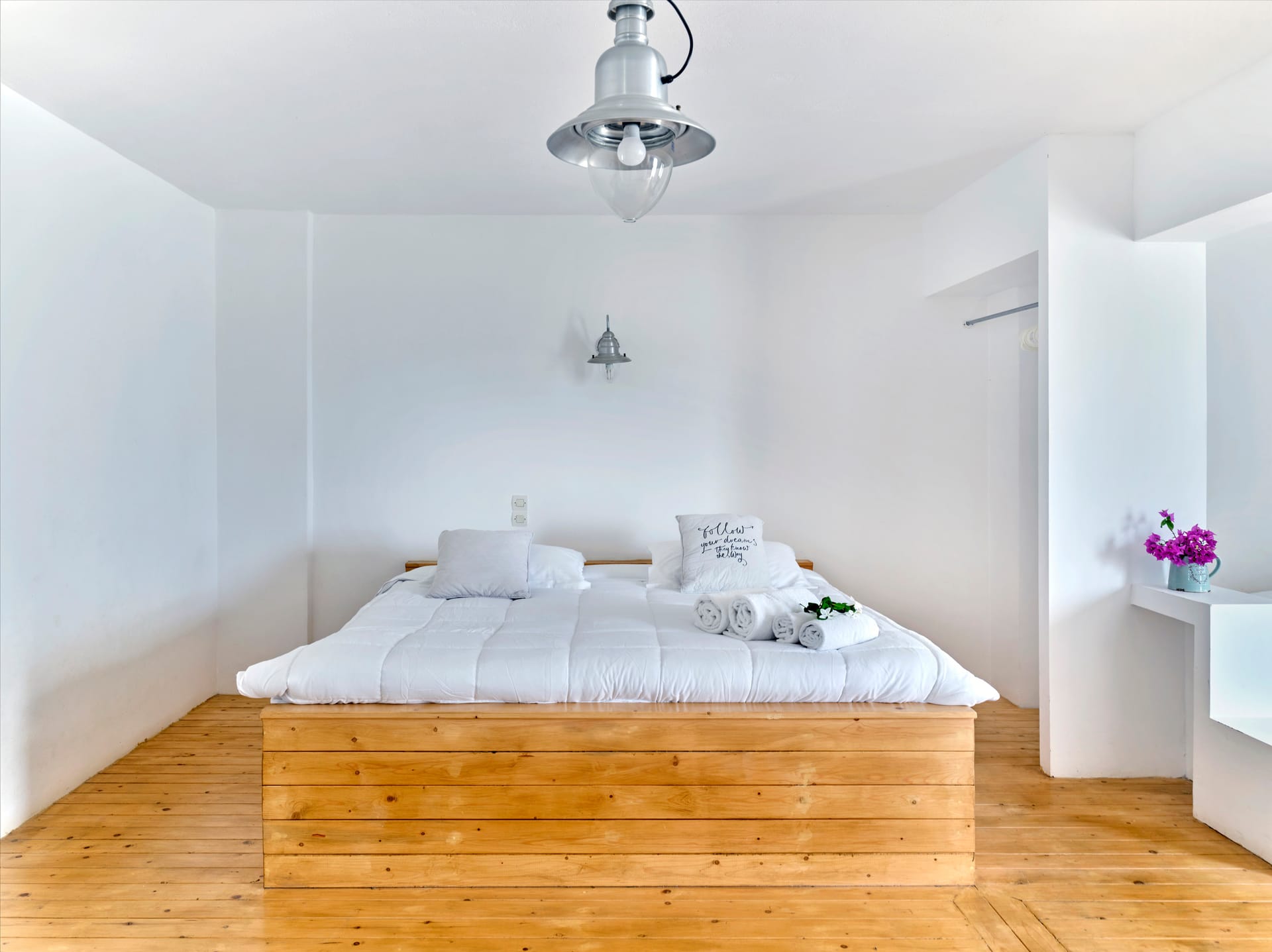 White & Blue Comfort Apartment