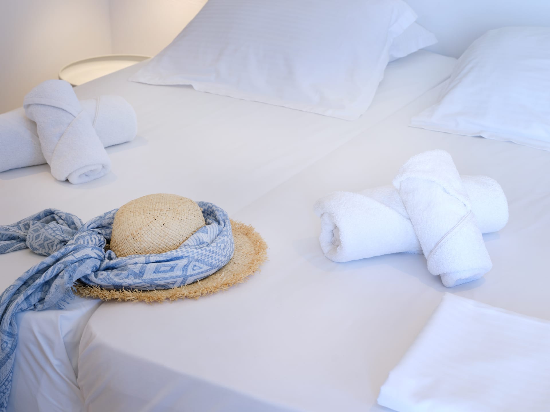 White &amp; Blue Comfort Apartment