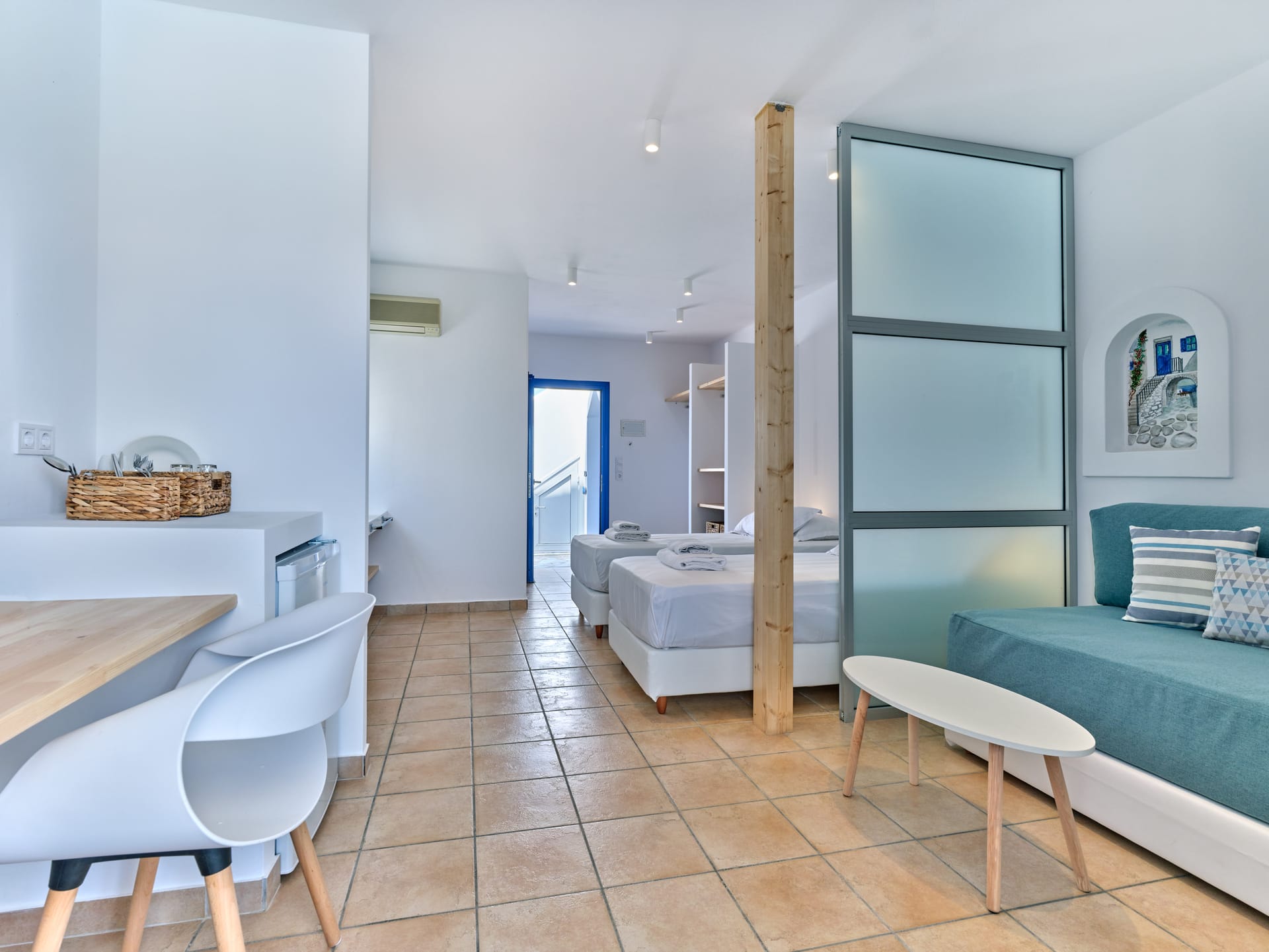 White & Blue Comfort Apartment