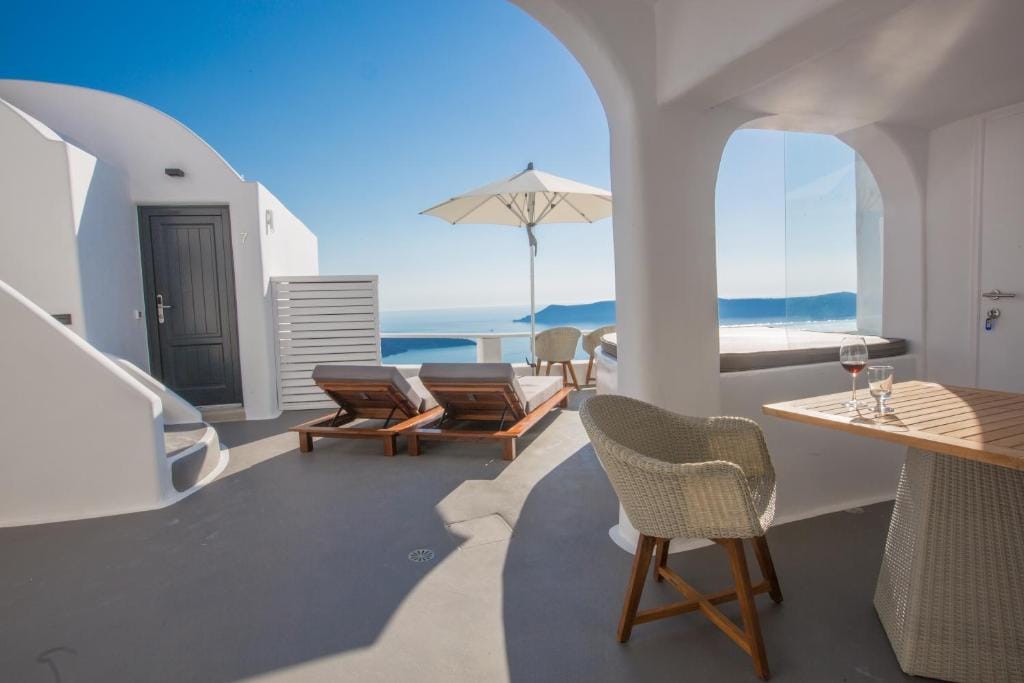 8 Cliff Cave Suite