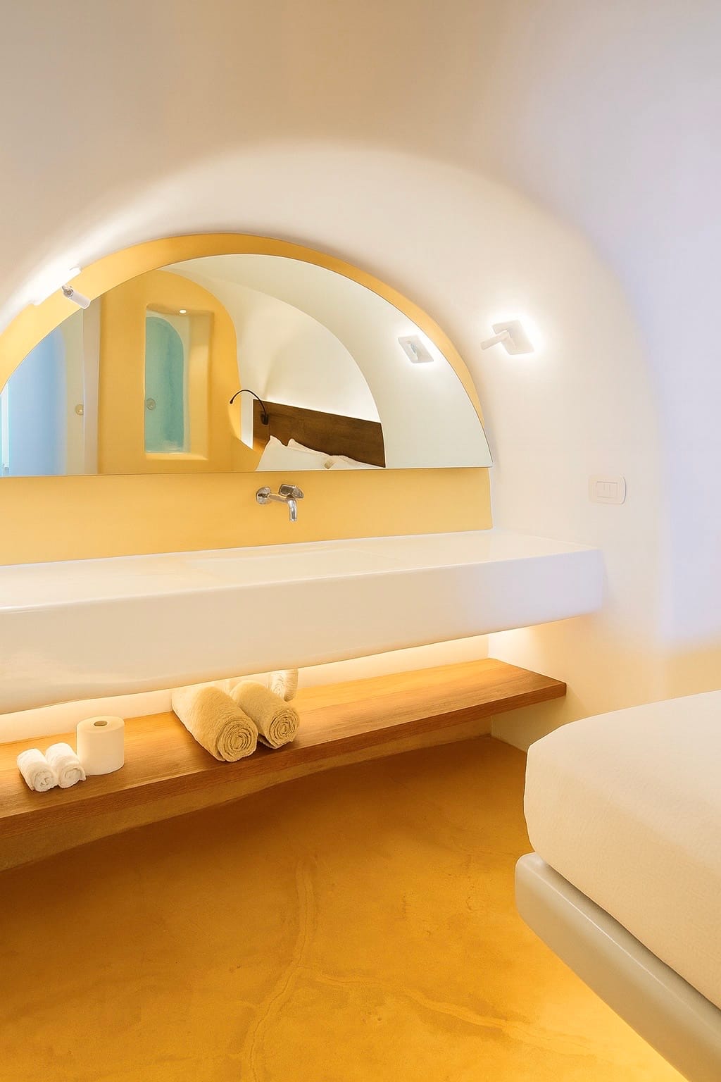 10 Deluxe Cliff Cave Suite (Indoor Massage Pool)