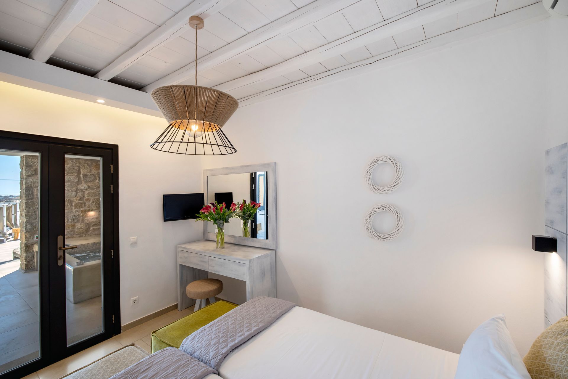 Pool View Apartment for 4 people with Private Terrace and outdoor Jacuzzi