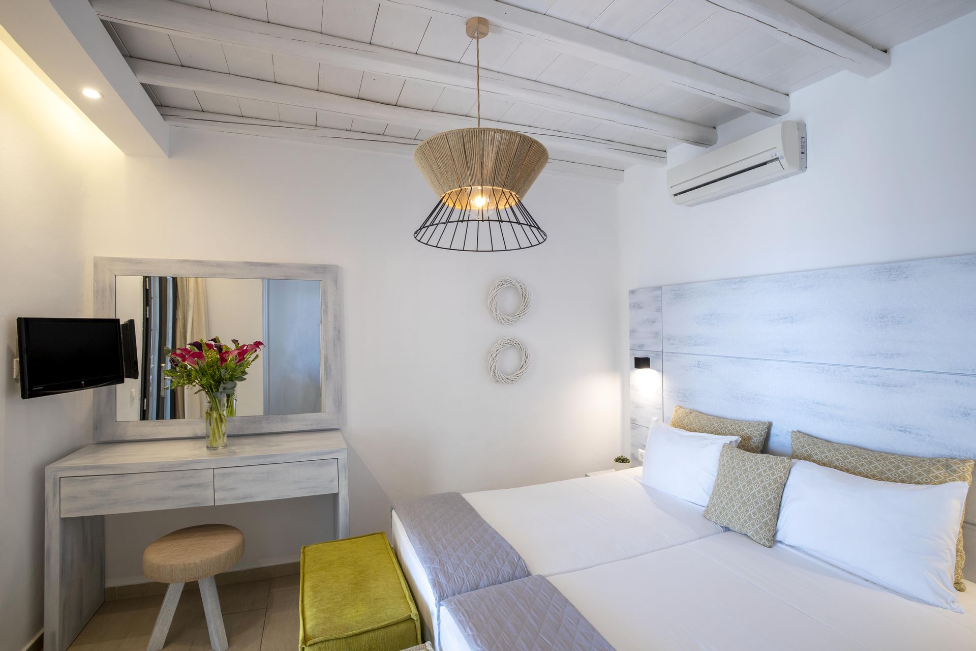 Pool View Apartment for 4 people with Private Terrace and outdoor Jacuzzi