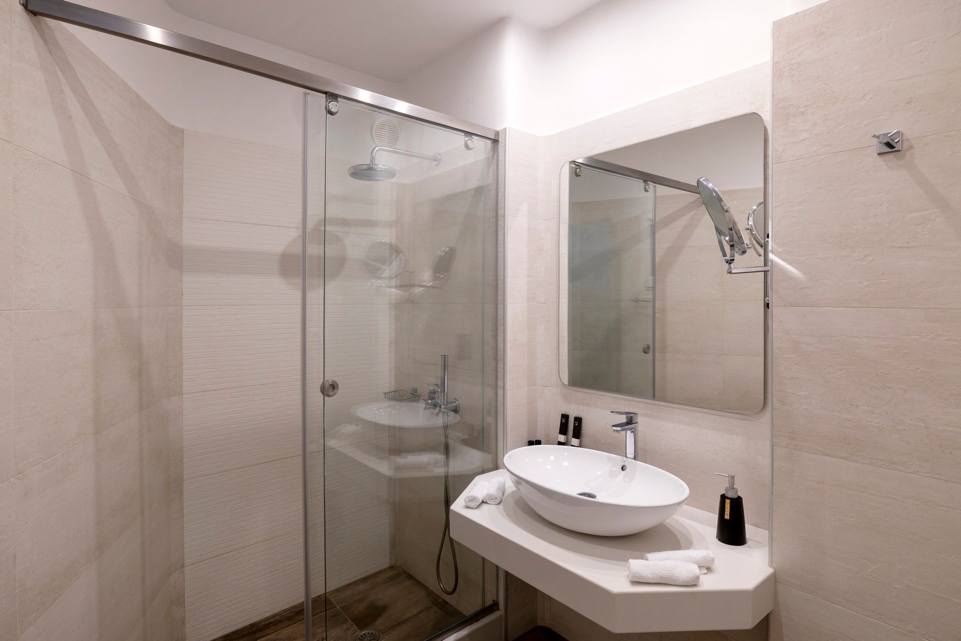 Pool View Apartment for 4 people with Private Terrace and outdoor Jacuzzi
