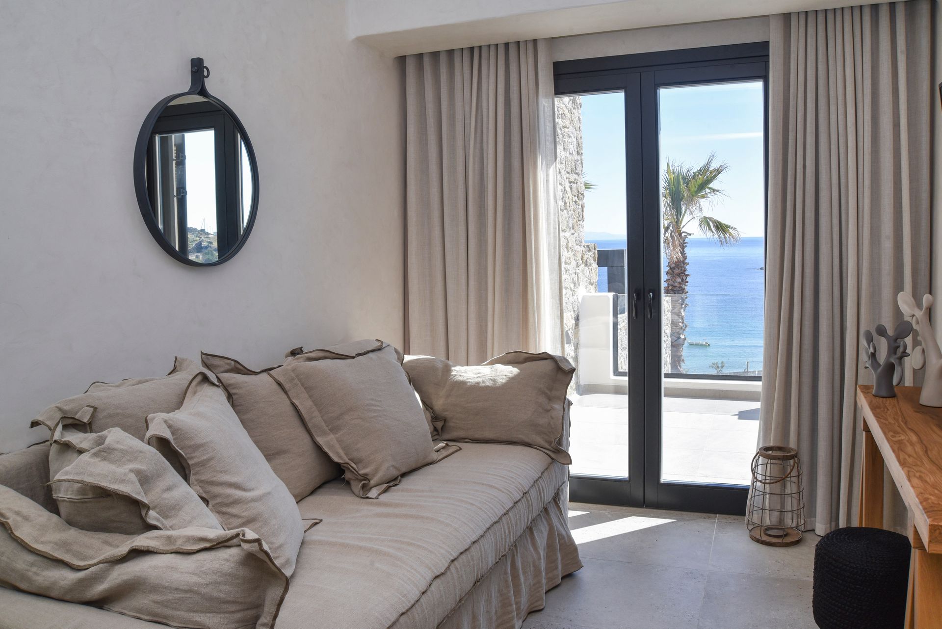 Superior Suite with Backyard Private Pool and Panoramic Sea View