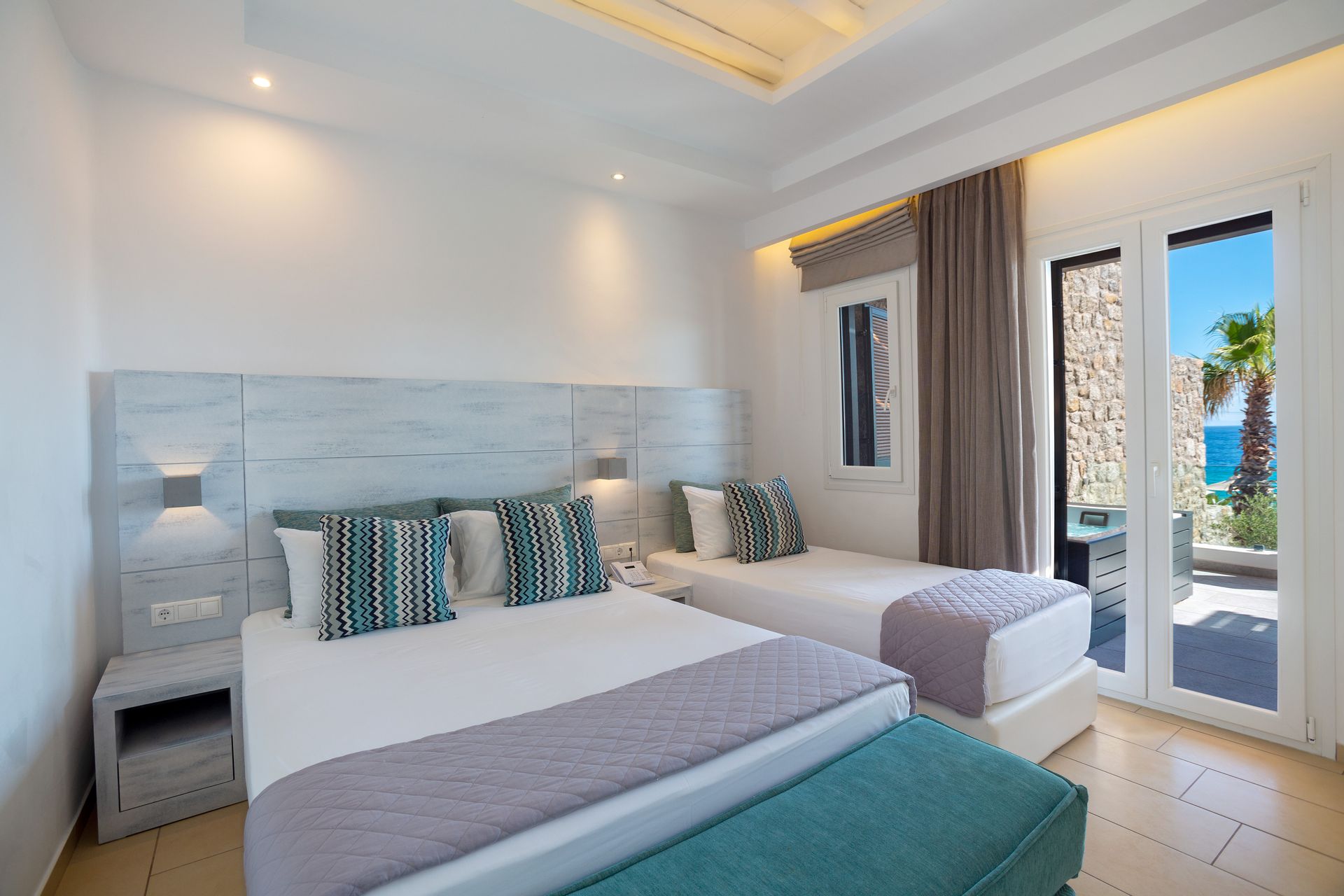 Sea View Apartment for 5 people with Big Balcony and Outdoor Hot Tub