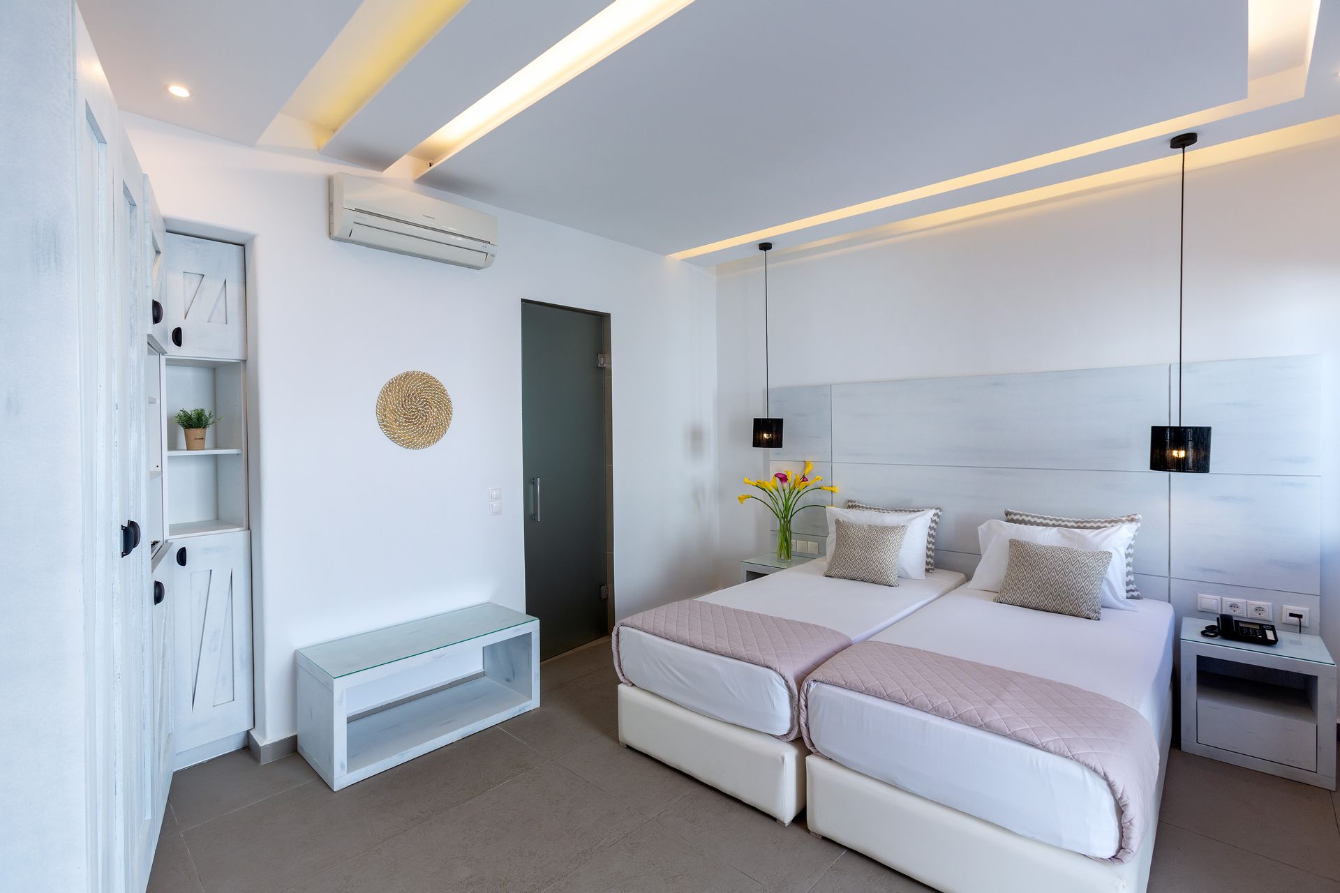 Double or Twin Room with Private Pool on the Side