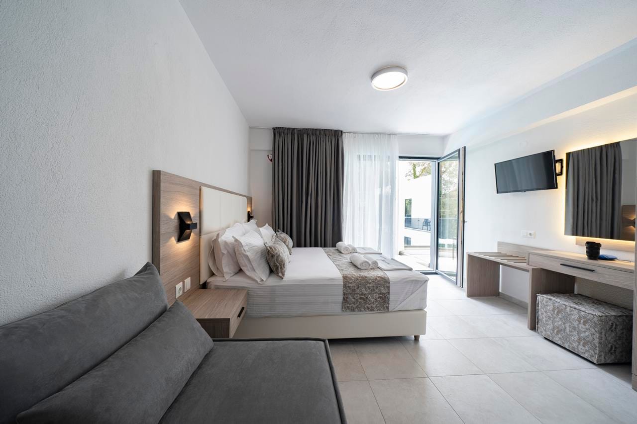 Double Room with Pool View