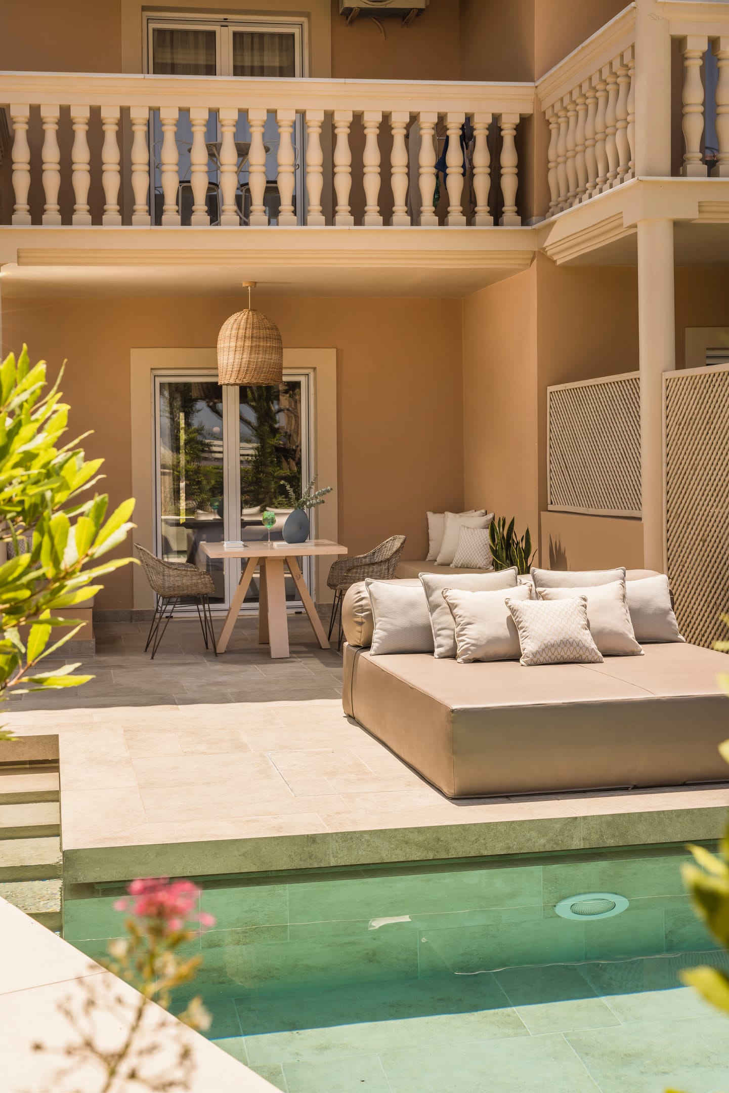 Deluxe garden view swim up