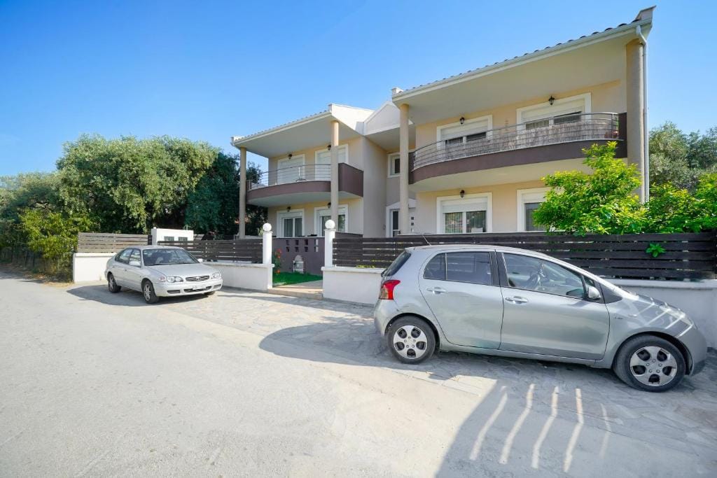 One-bedroom suite | Just 5-minutes drive from our hotel