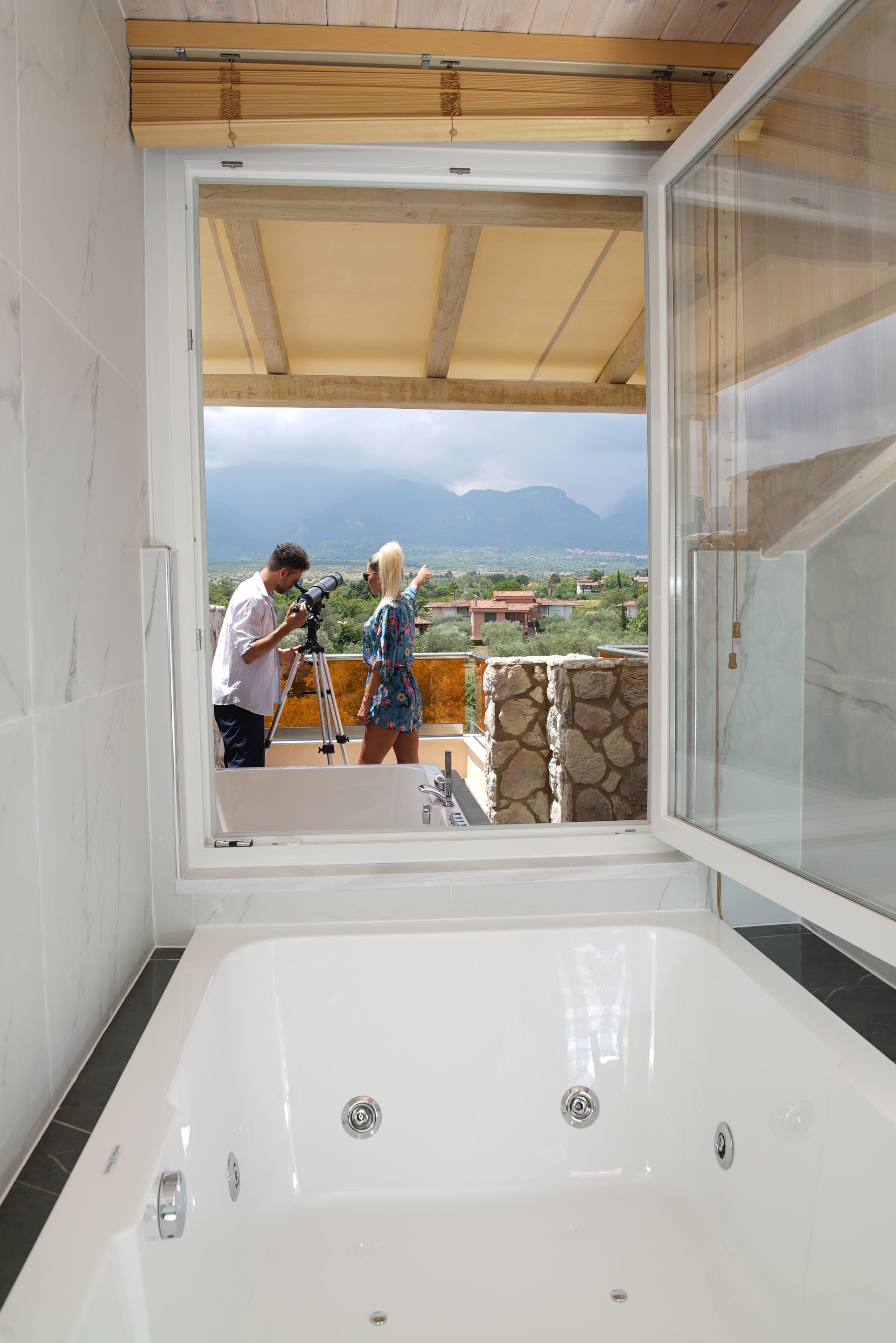 Executive Olympus View Suites Hot Tub