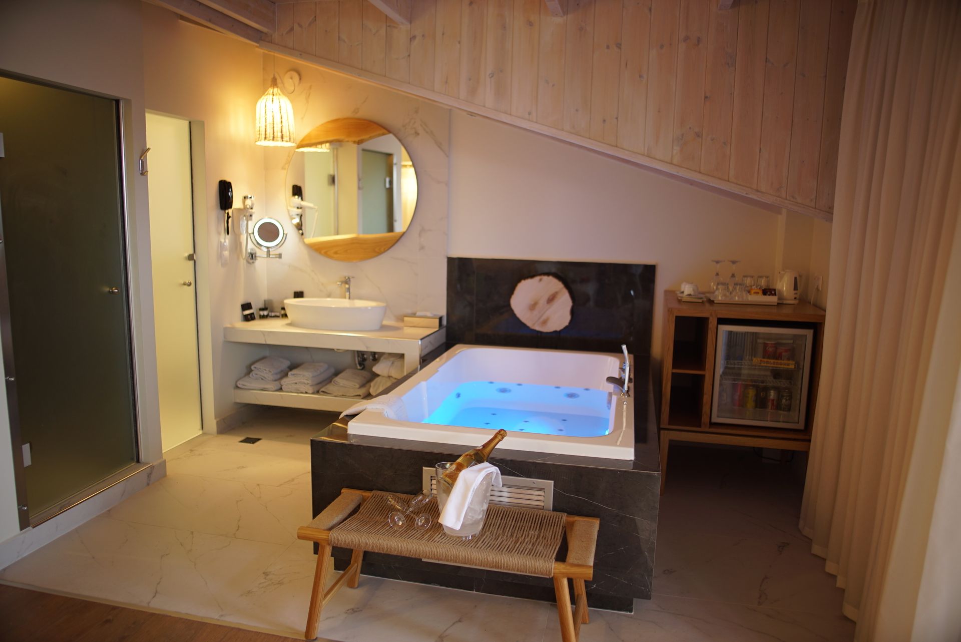 Executive Sea View Suite Hot Tub