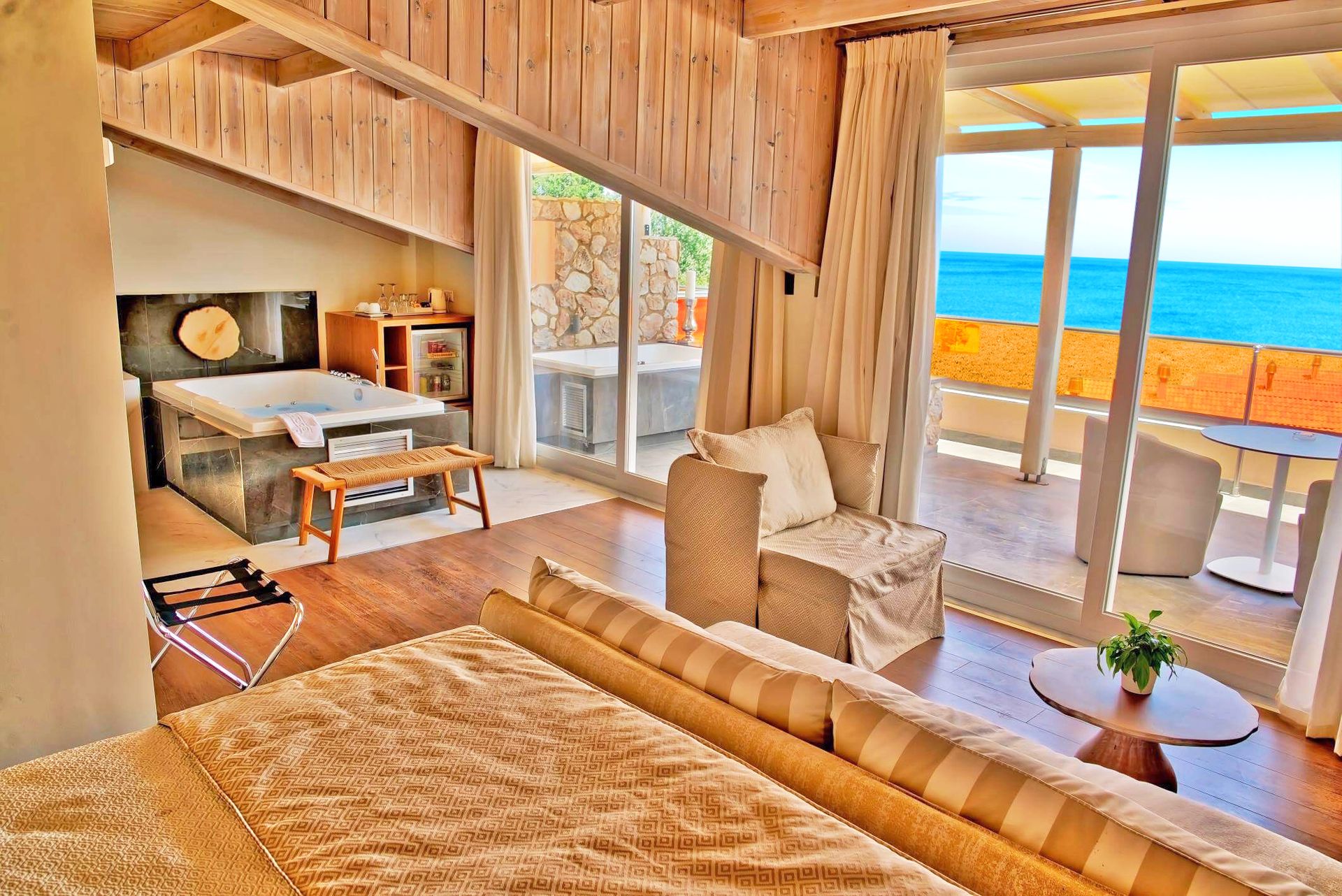 Executive Sea View Suite Hot Tub