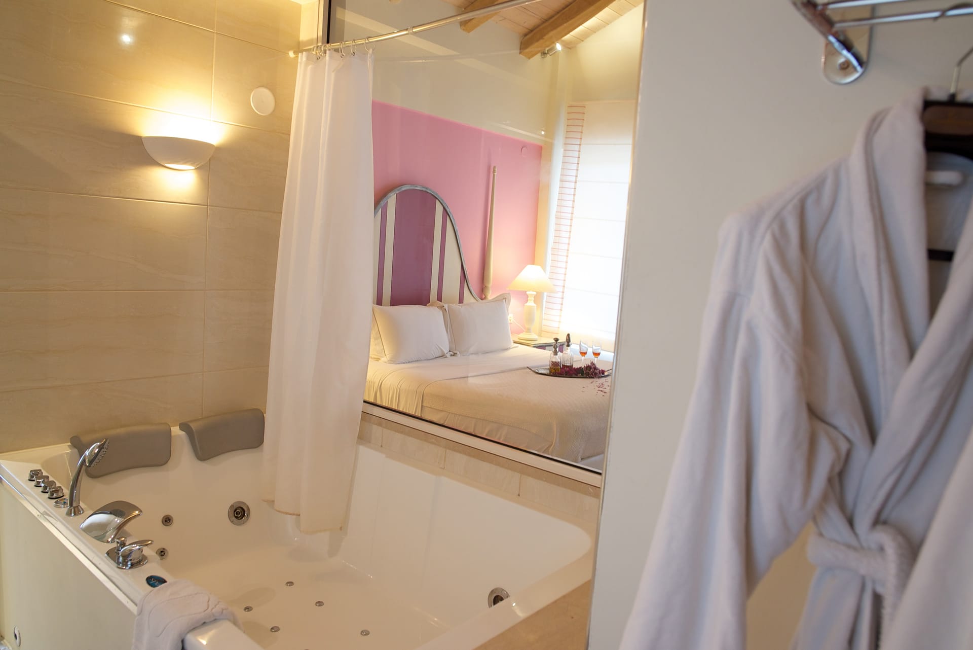 VIP VILLA WINTER ROOM ONLY with Fireplace and Hot Tub