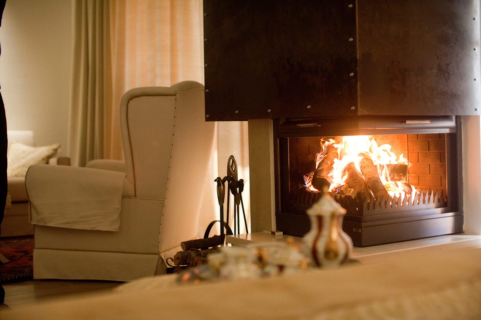 VIP VILLA WINTER ROOM ONLY with Fireplace and Hot Tub