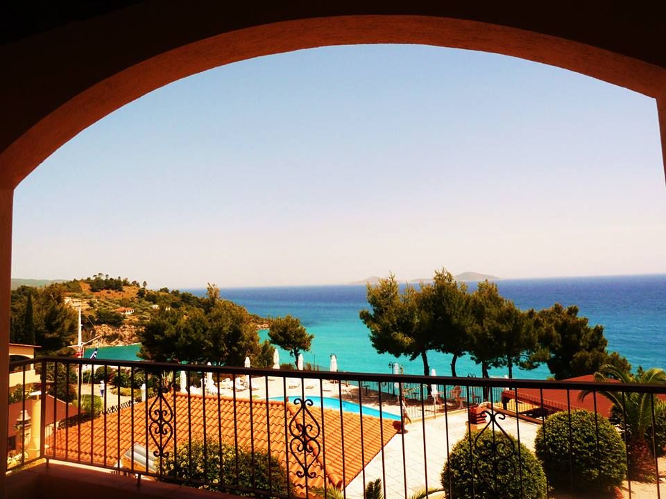 Studio with Sea and Garden View