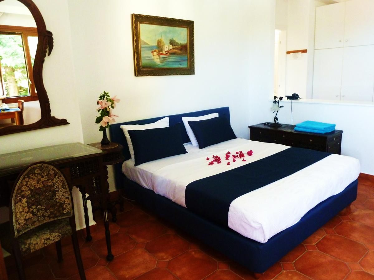 One bedroom apartment with Sea and Garden View