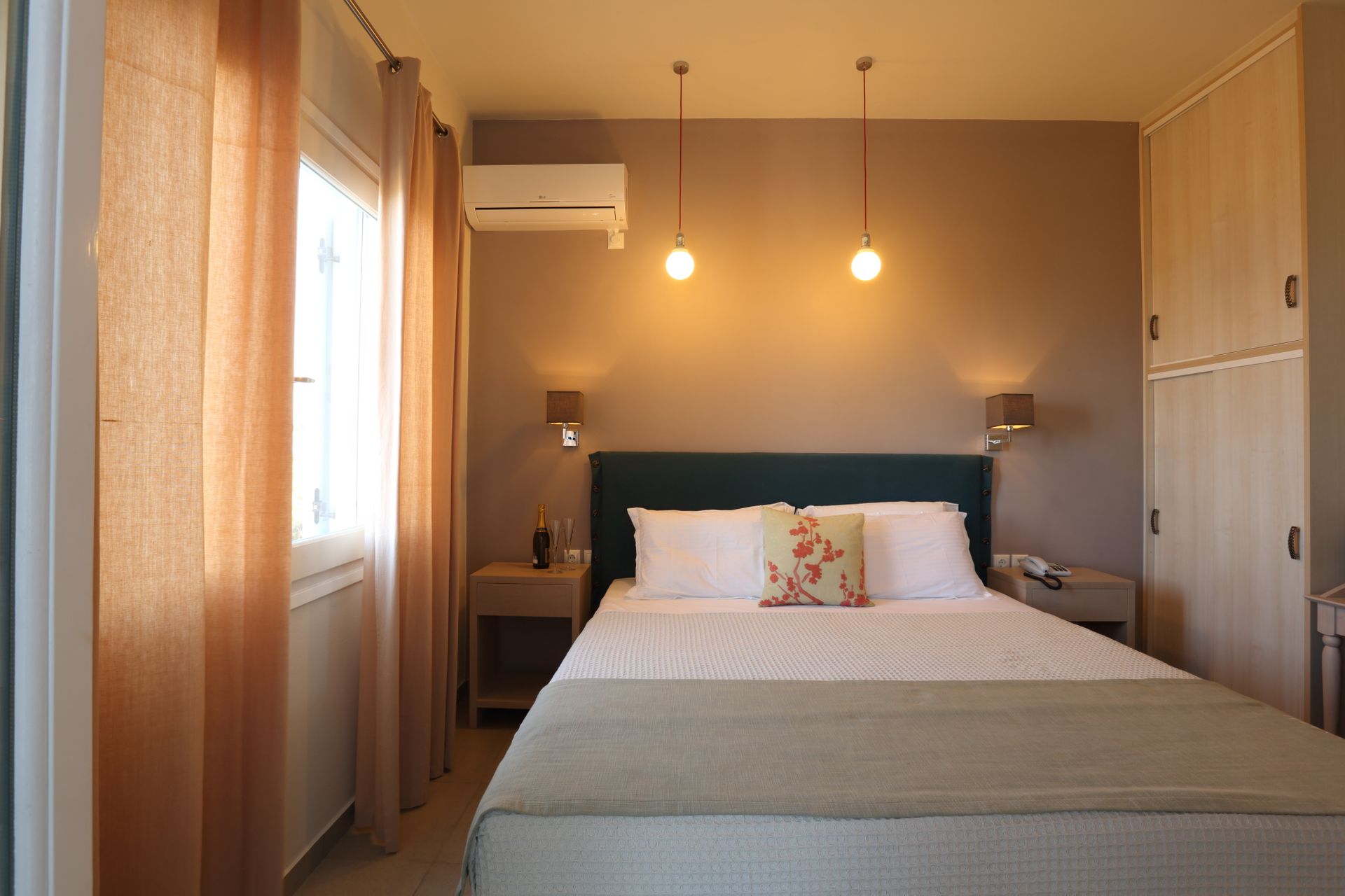 One bedroom suite with sea view