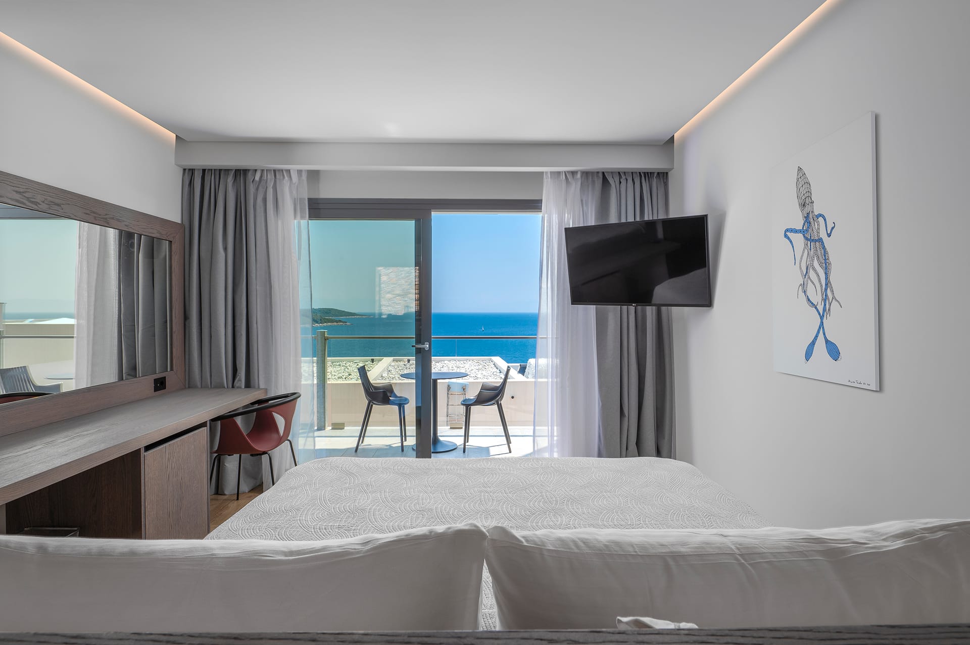 Twin or Double Room Sea View Elevated Ground Floor 38m²