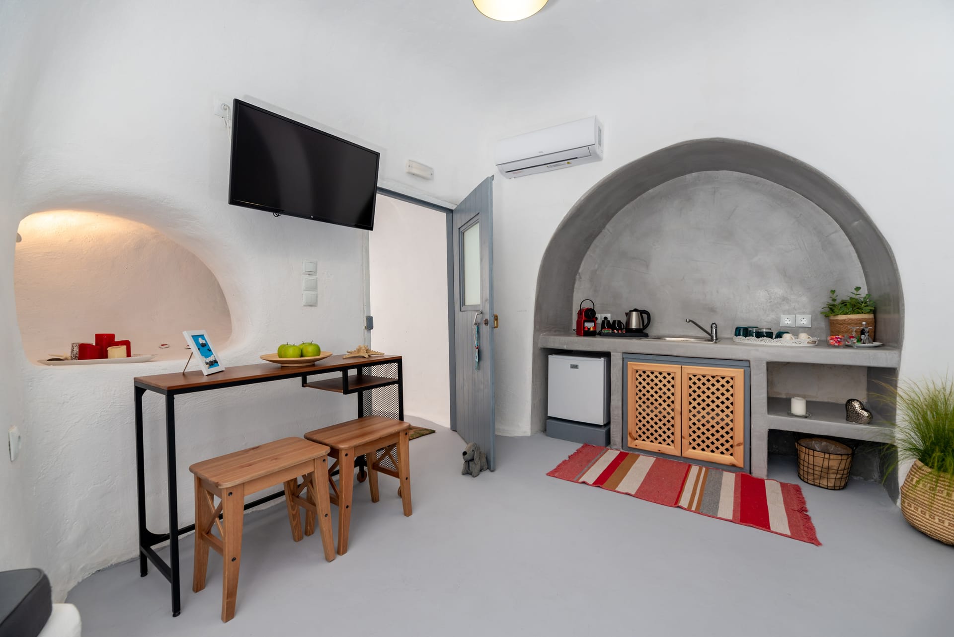Superior Cave Villa