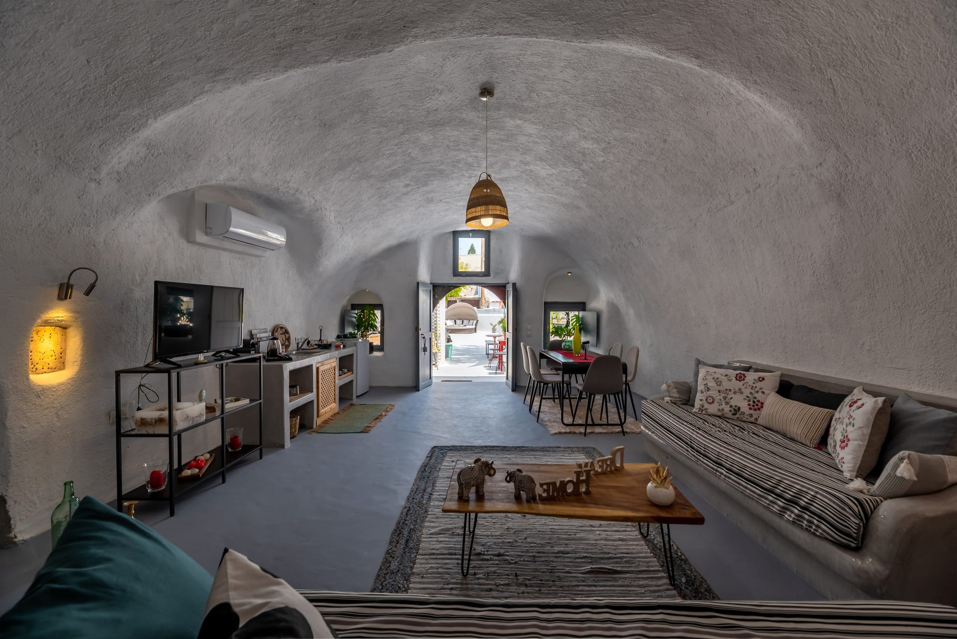 Cave Luxury Suite