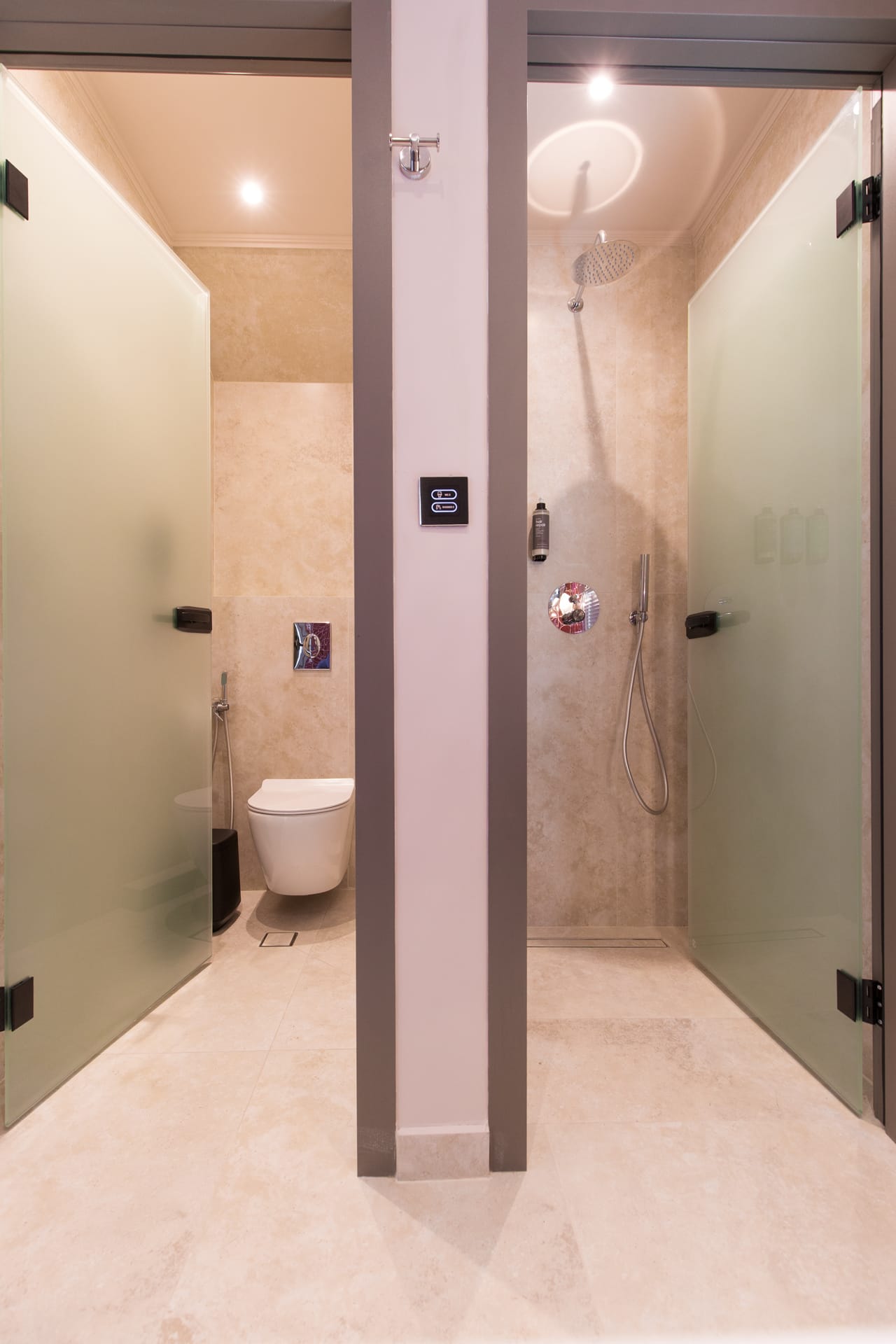 Deos Maisonette Jacuzzi Suite