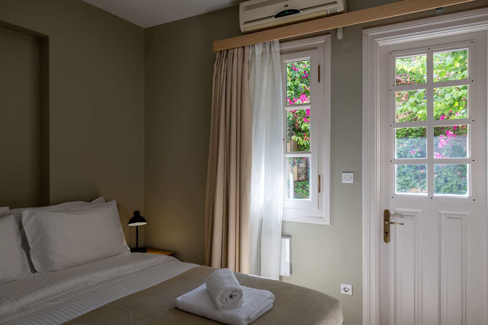 Deluxe Suite - Ipapanti Square