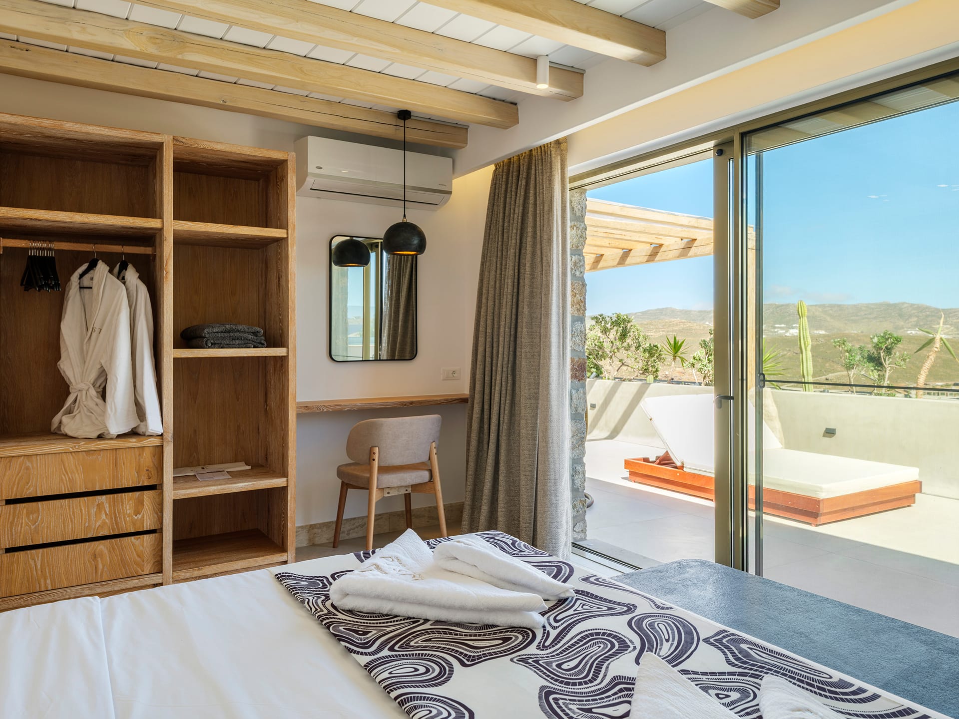 Exclusive One-bedroom Suite with heated Pool & Hydromassage