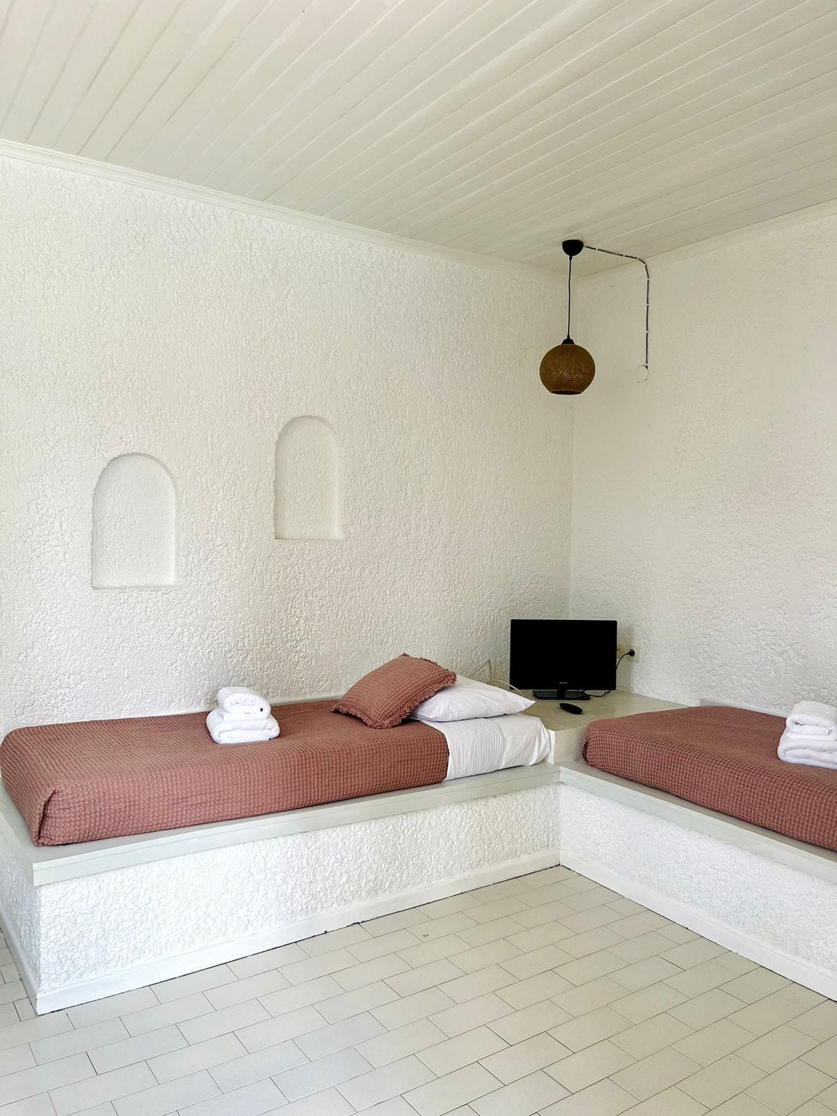 1-Bedroom family room with double bed &amp; balcony