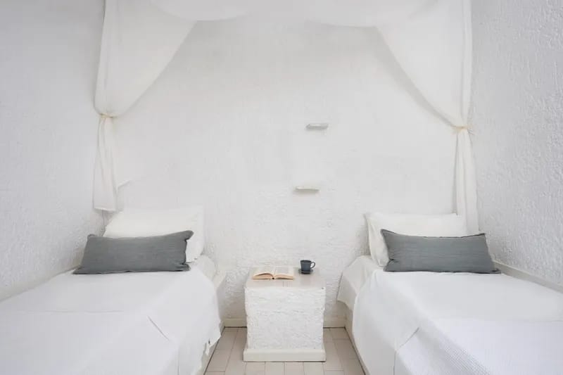 1-Bedroom family room with twin beds & balcony