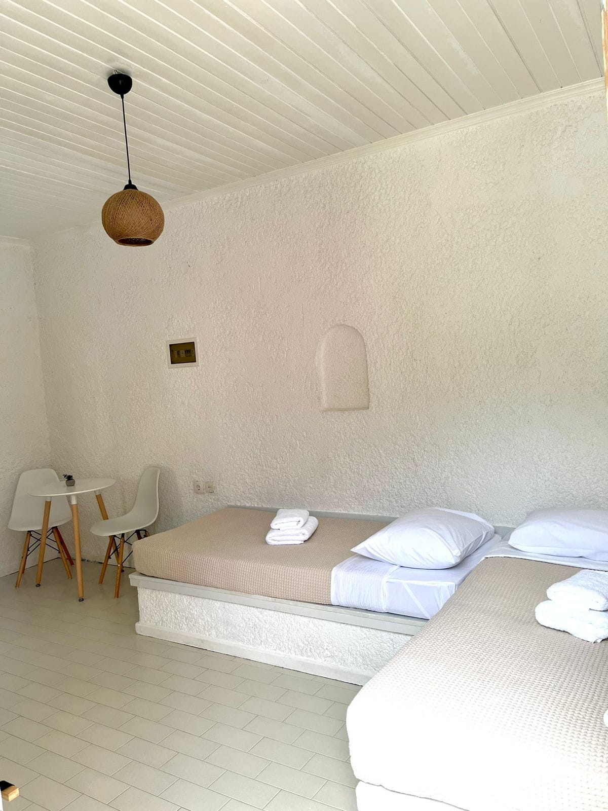 1-Bedroom family room with twin beds &amp; balcony