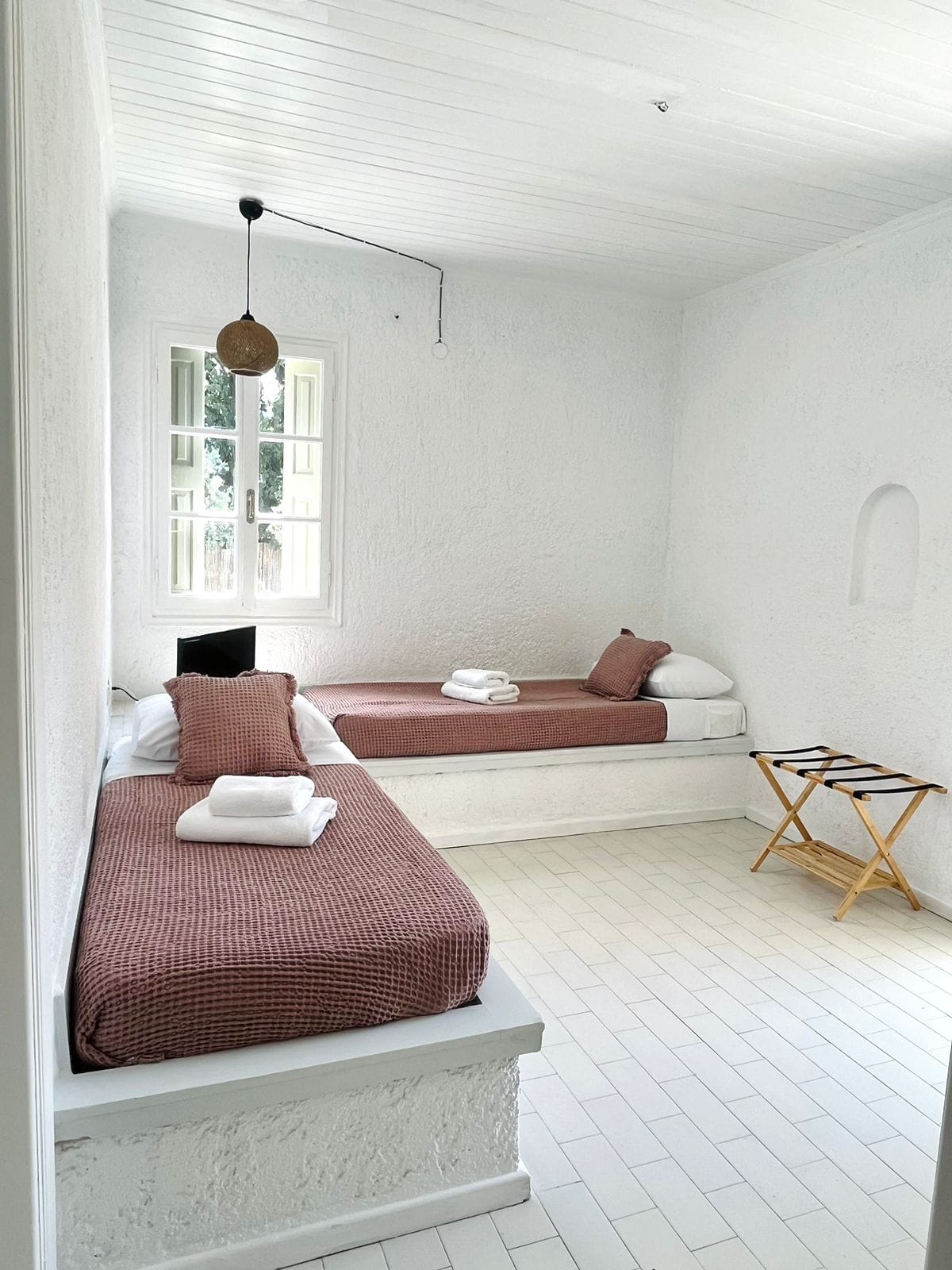 1-Bedroom family room with twin beds &amp; balcony