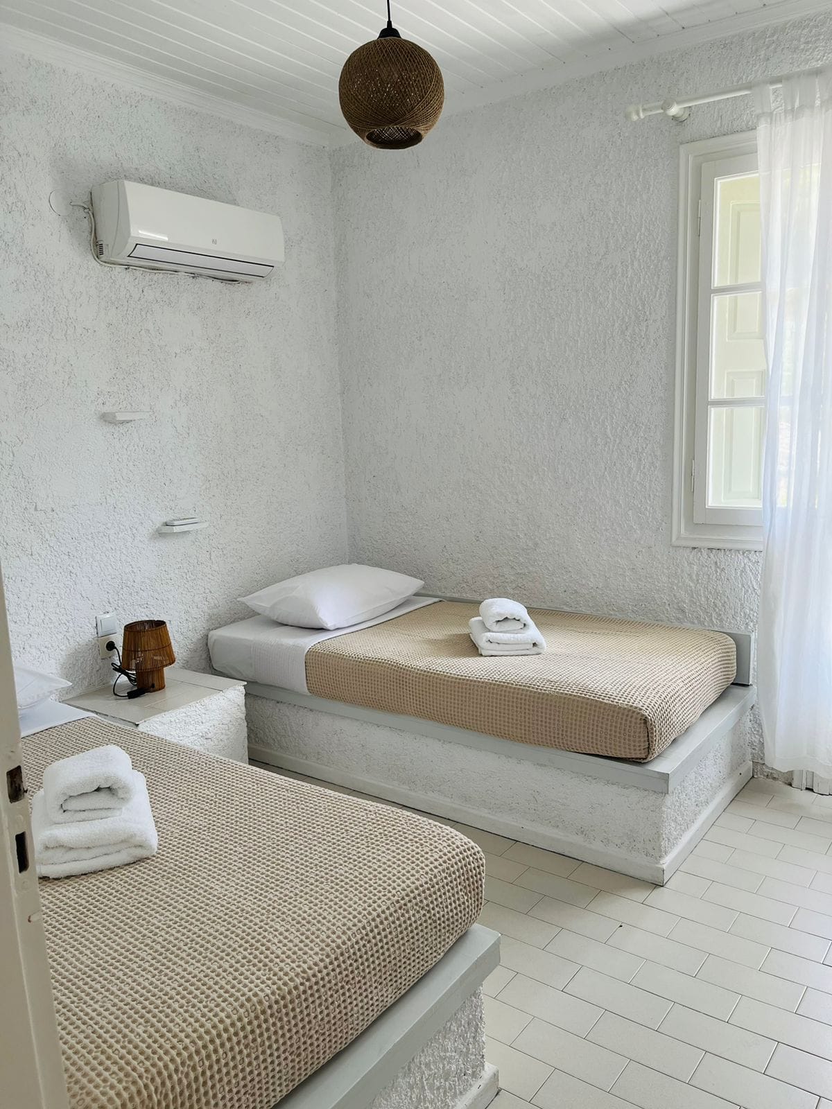 1-Bedroom family room with twin beds - no balcony