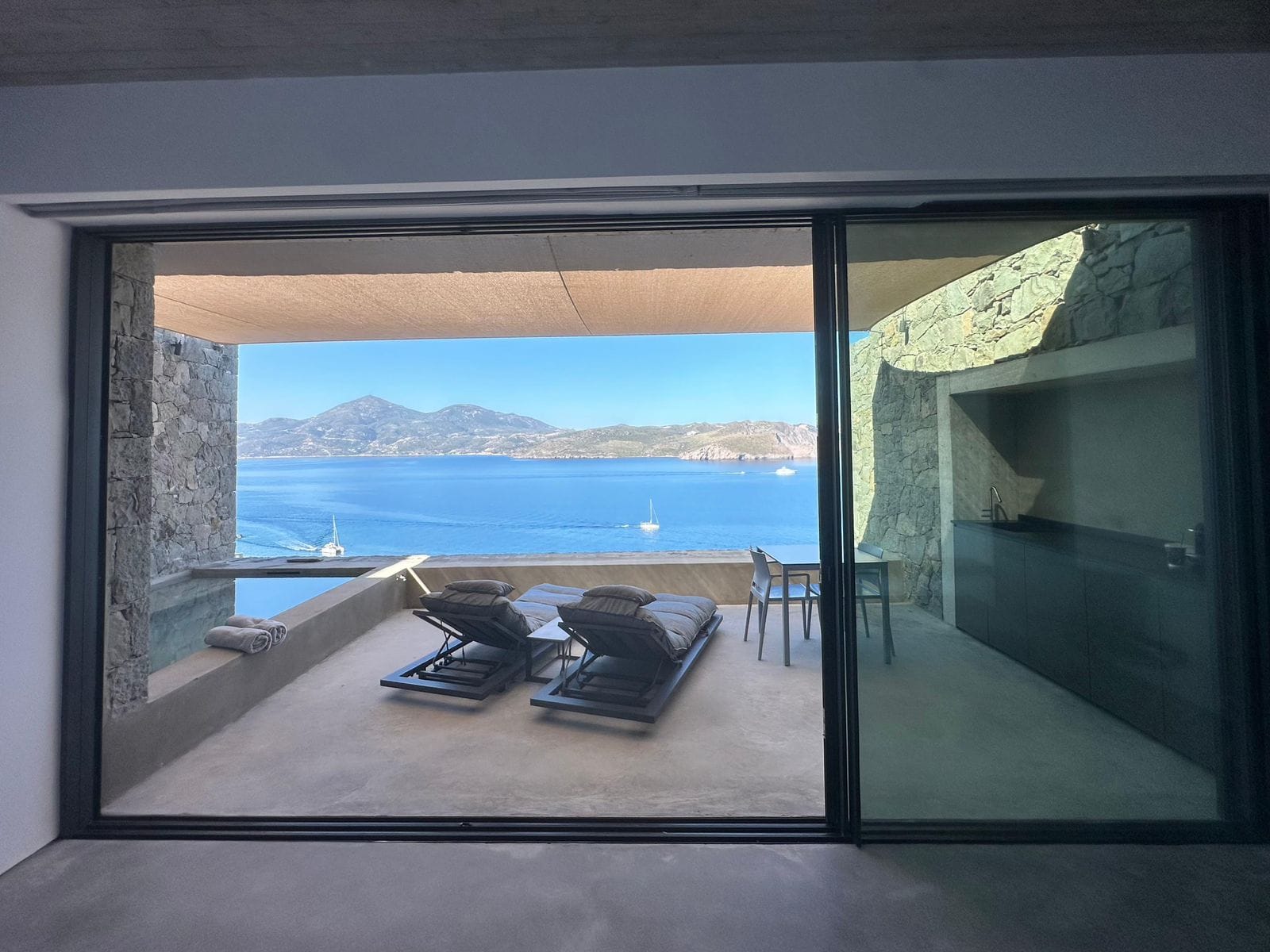 Echoes Exclusive Pool Suite