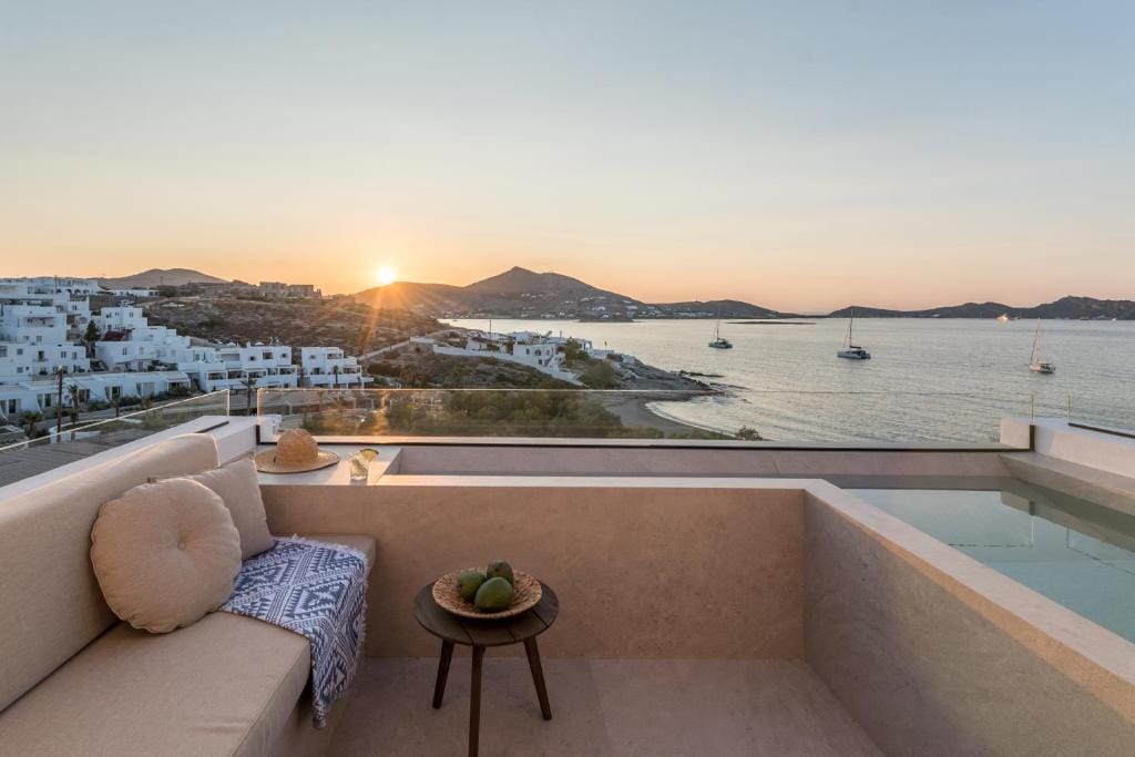 Τwo-Bedroom Signature Suite with Dual Outdoor Hot Tubs & Sea View